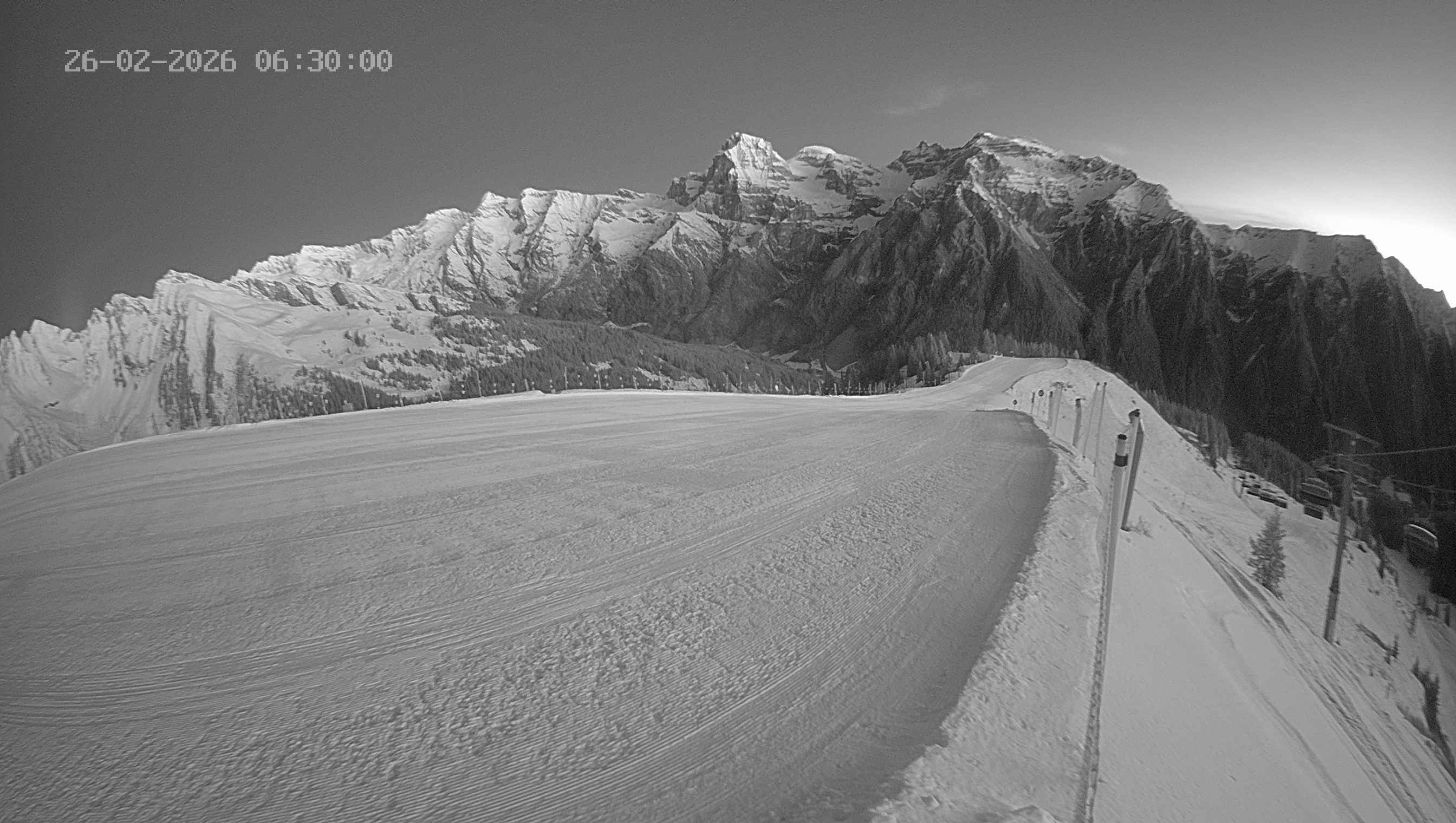 Archiv Foto Webcam Ladurns: Blick von der Bergstation Wastenegg