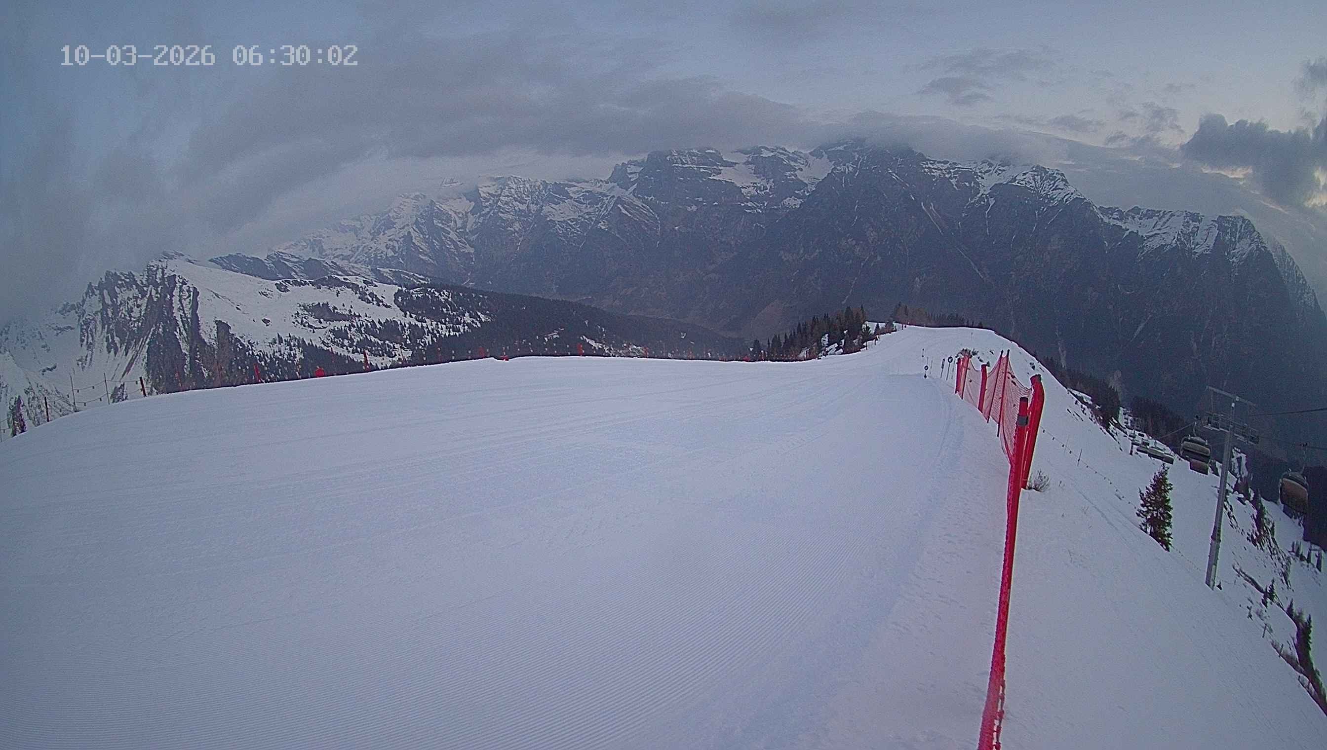 Archiv Foto Webcam Ladurns: Blick von der Bergstation Wastenegg