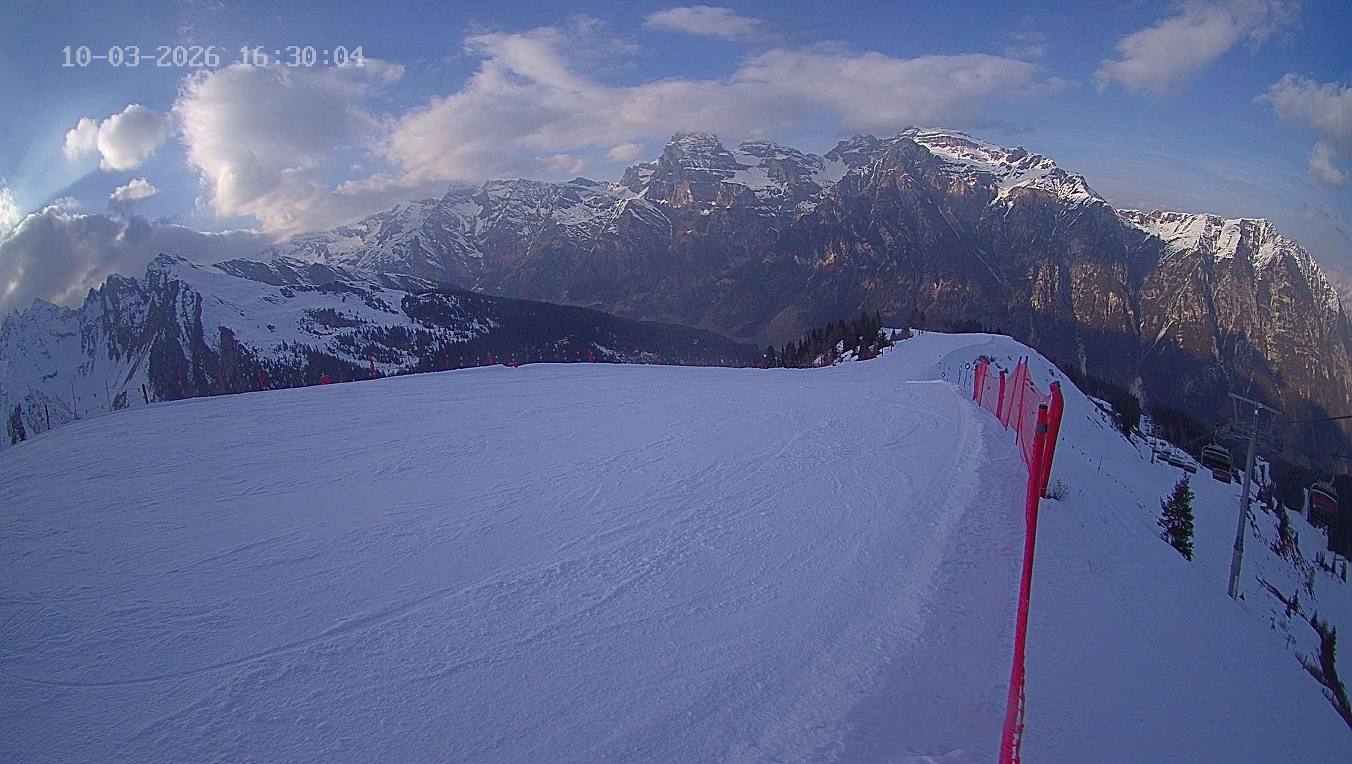 Archiv Foto Webcam Ladurns: Blick von der Bergstation Wastenegg