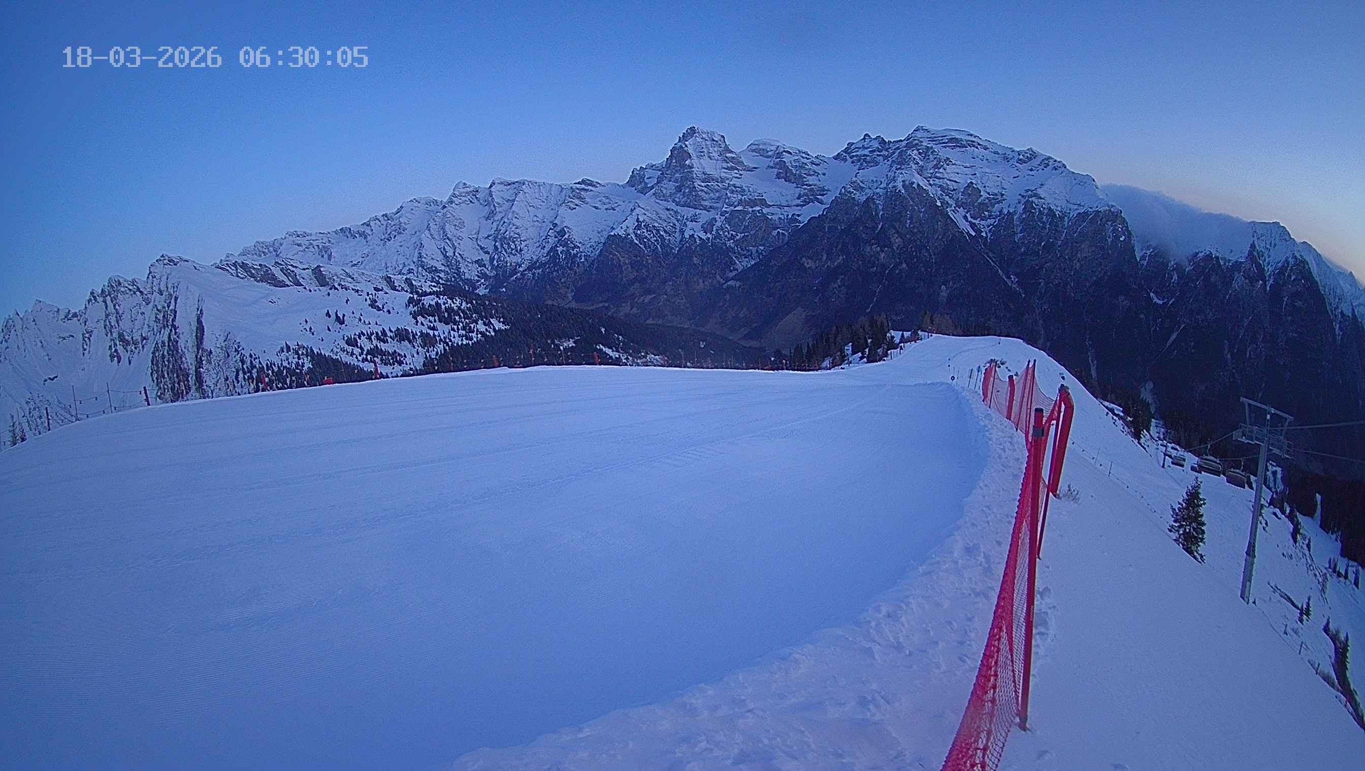 Archiv Foto Webcam Ladurns: Blick von der Bergstation Wastenegg