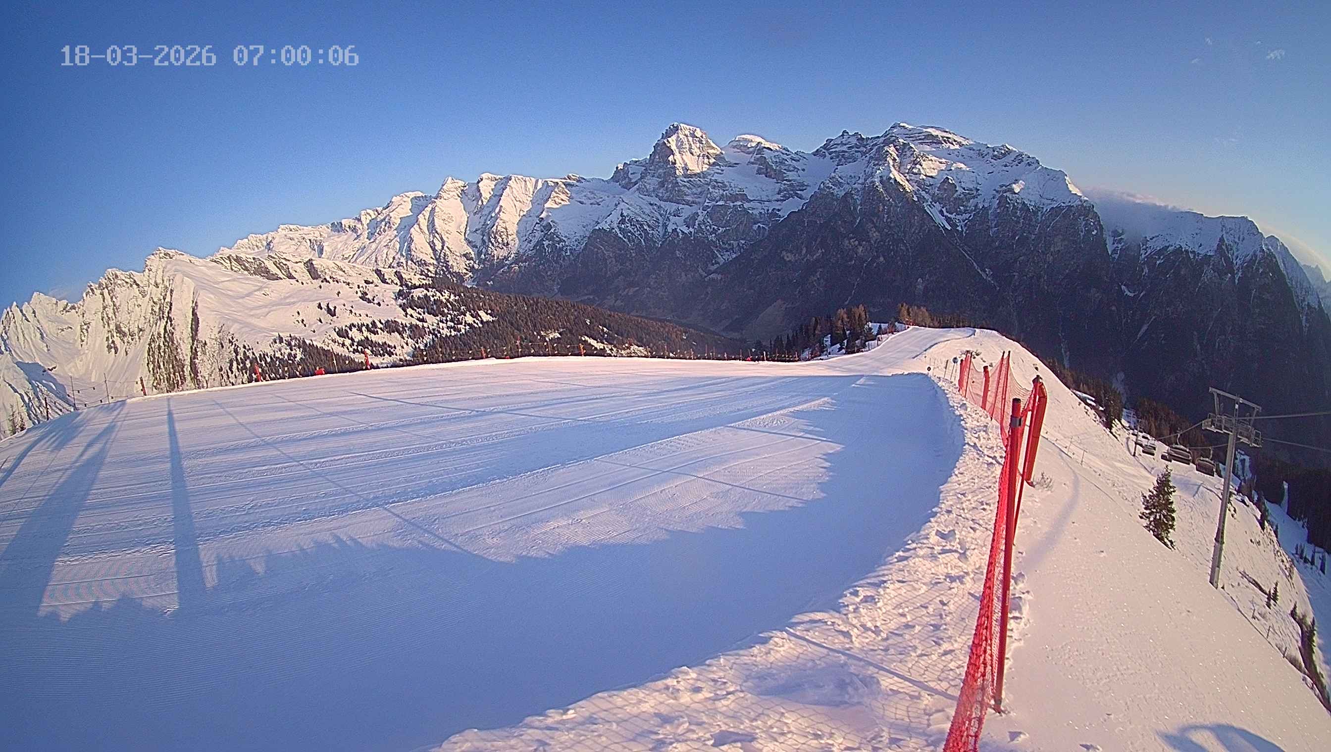 Archiv Foto Webcam Ladurns: Blick von der Bergstation Wastenegg