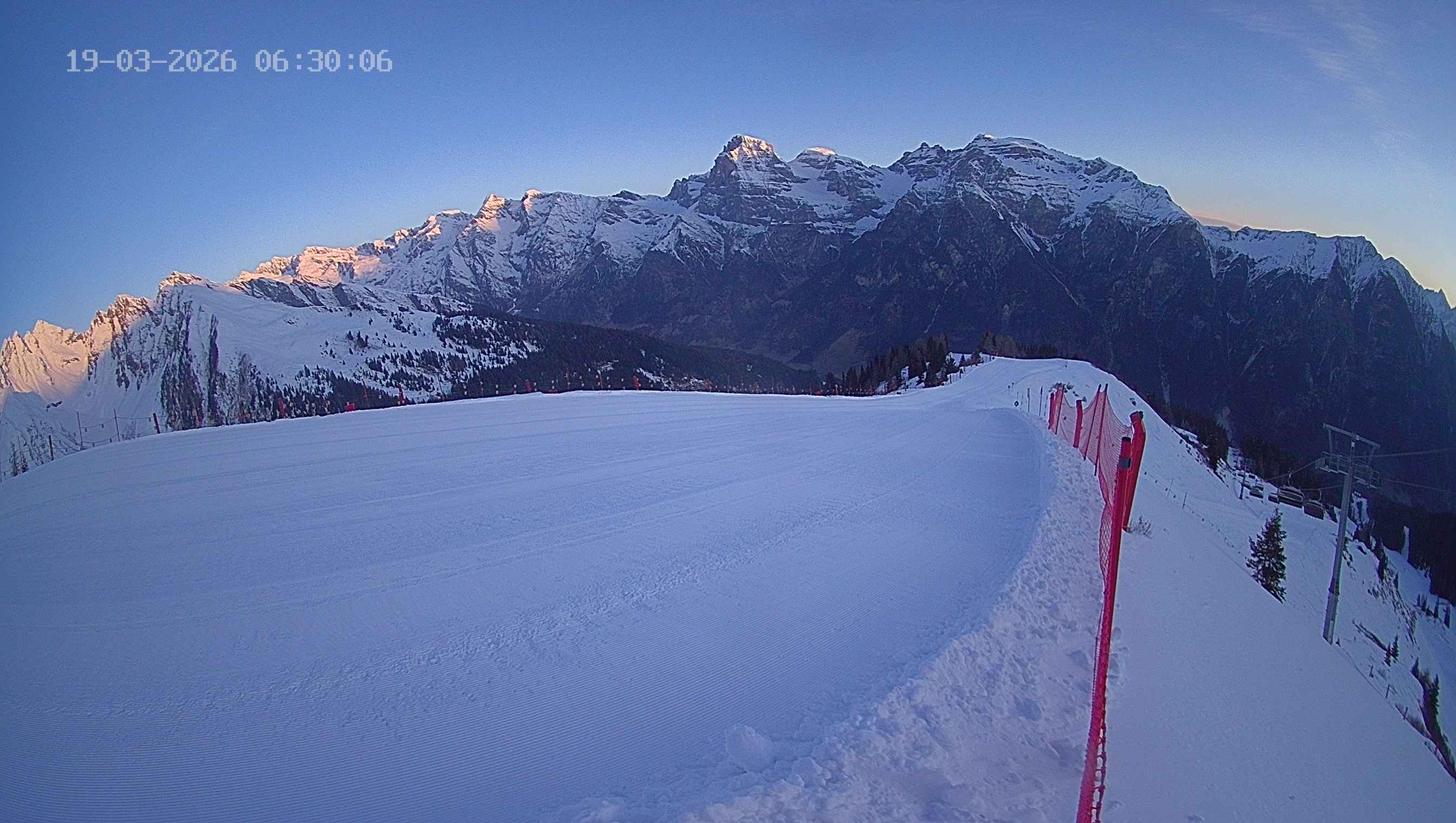 Archiv Foto Webcam Ladurns: Blick von der Bergstation Wastenegg