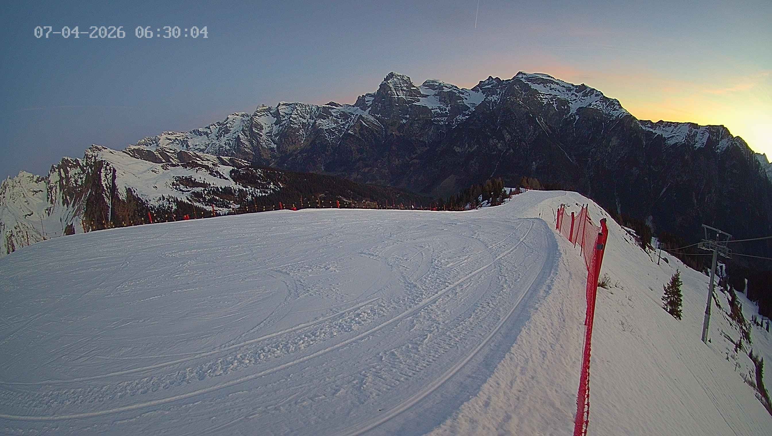 Archiv Foto Webcam Ladurns: Blick von der Bergstation Wastenegg