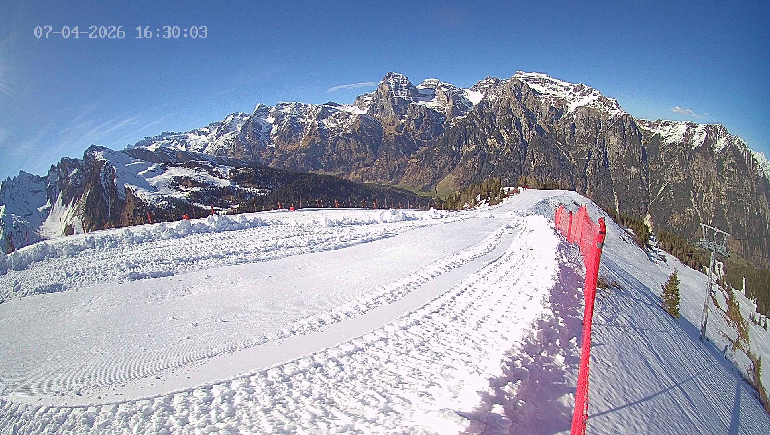 Archiv Foto Webcam Ladurns: Blick von der Bergstation Wastenegg