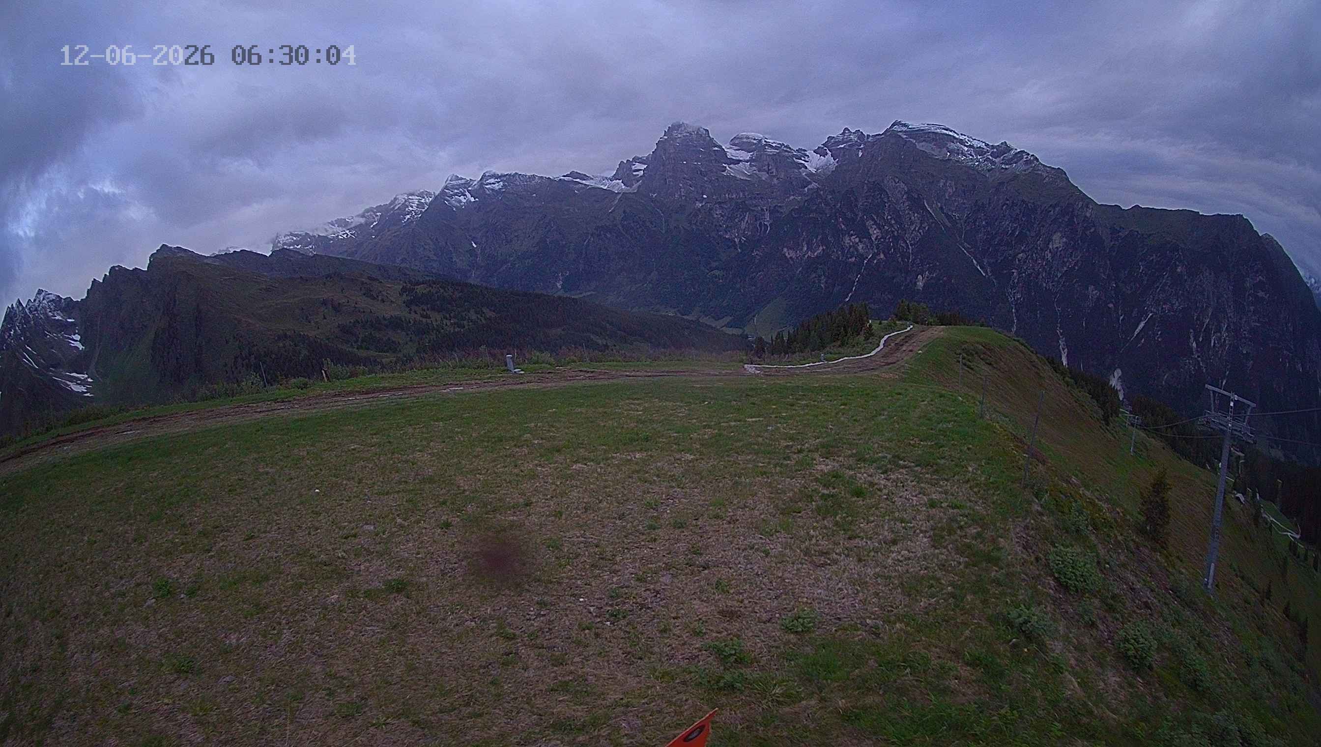 Archiv Foto Webcam Ladurns: Blick von der Bergstation Wastenegg