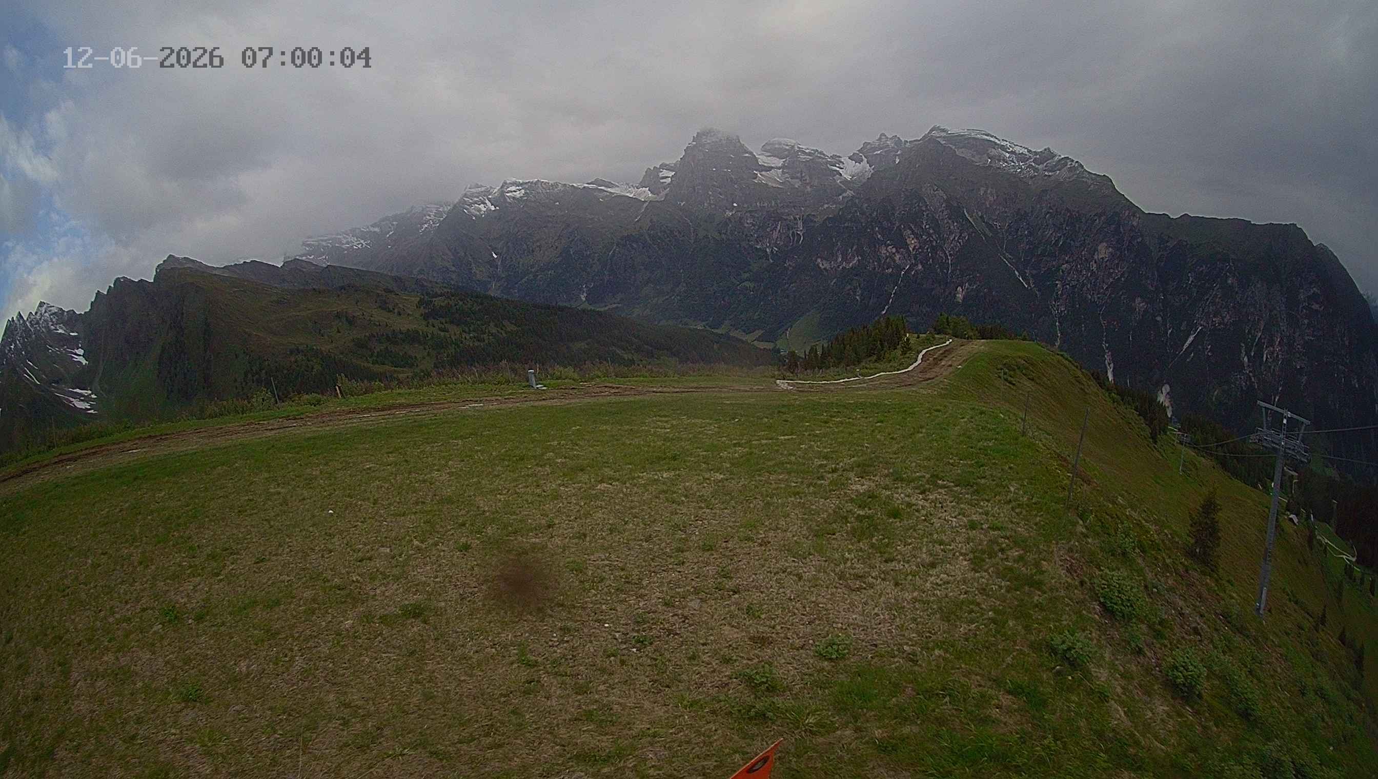 Archiv Foto Webcam Ladurns: Blick von der Bergstation Wastenegg
