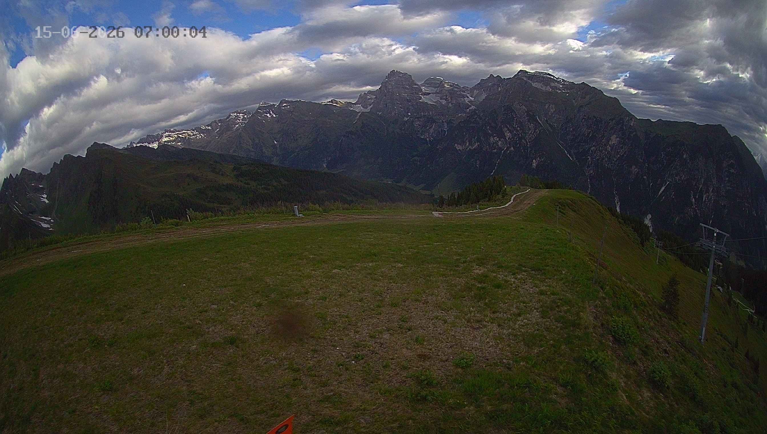 Archiv Foto Webcam Ladurns: Blick von der Bergstation Wastenegg
