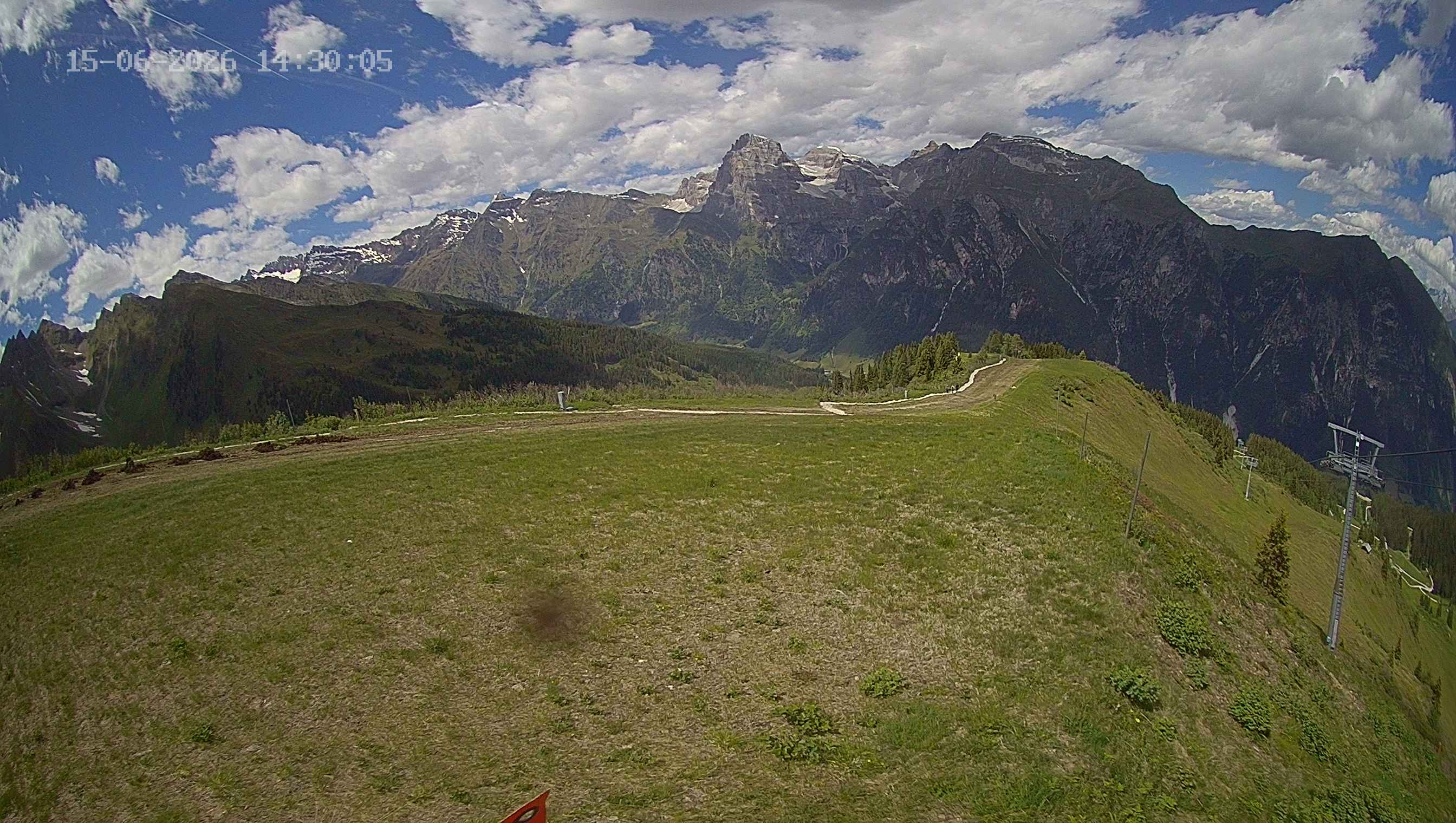 Archiv Foto Webcam Ladurns: Blick von der Bergstation Wastenegg