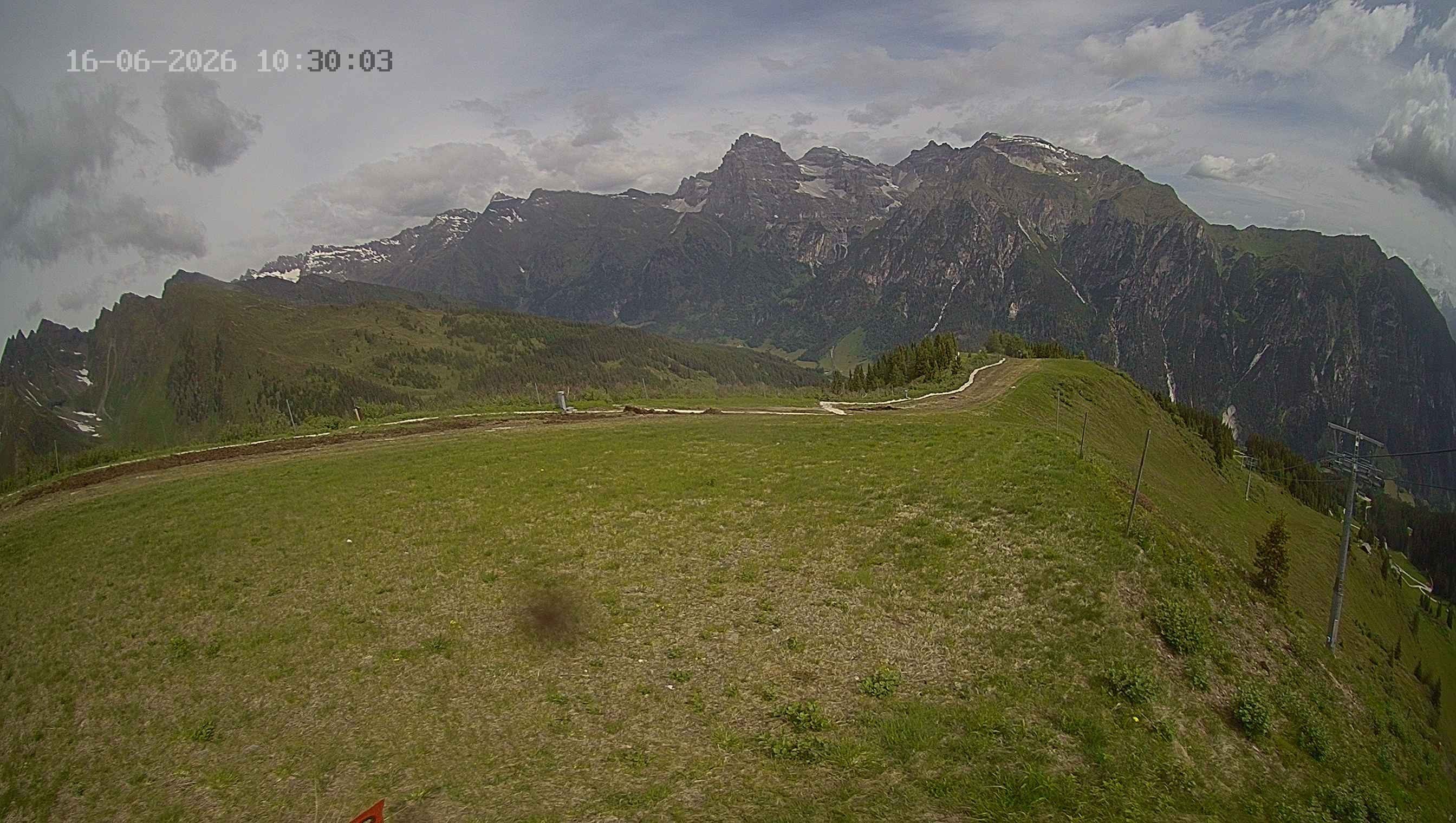 Archiv Foto Webcam Ladurns: Blick von der Bergstation Wastenegg