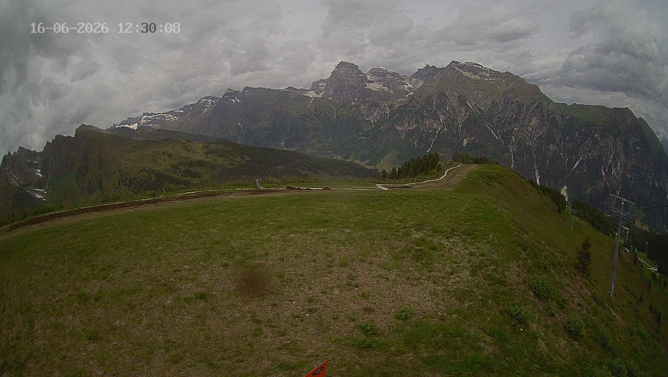 Archiv Foto Webcam Ladurns: Blick von der Bergstation Wastenegg