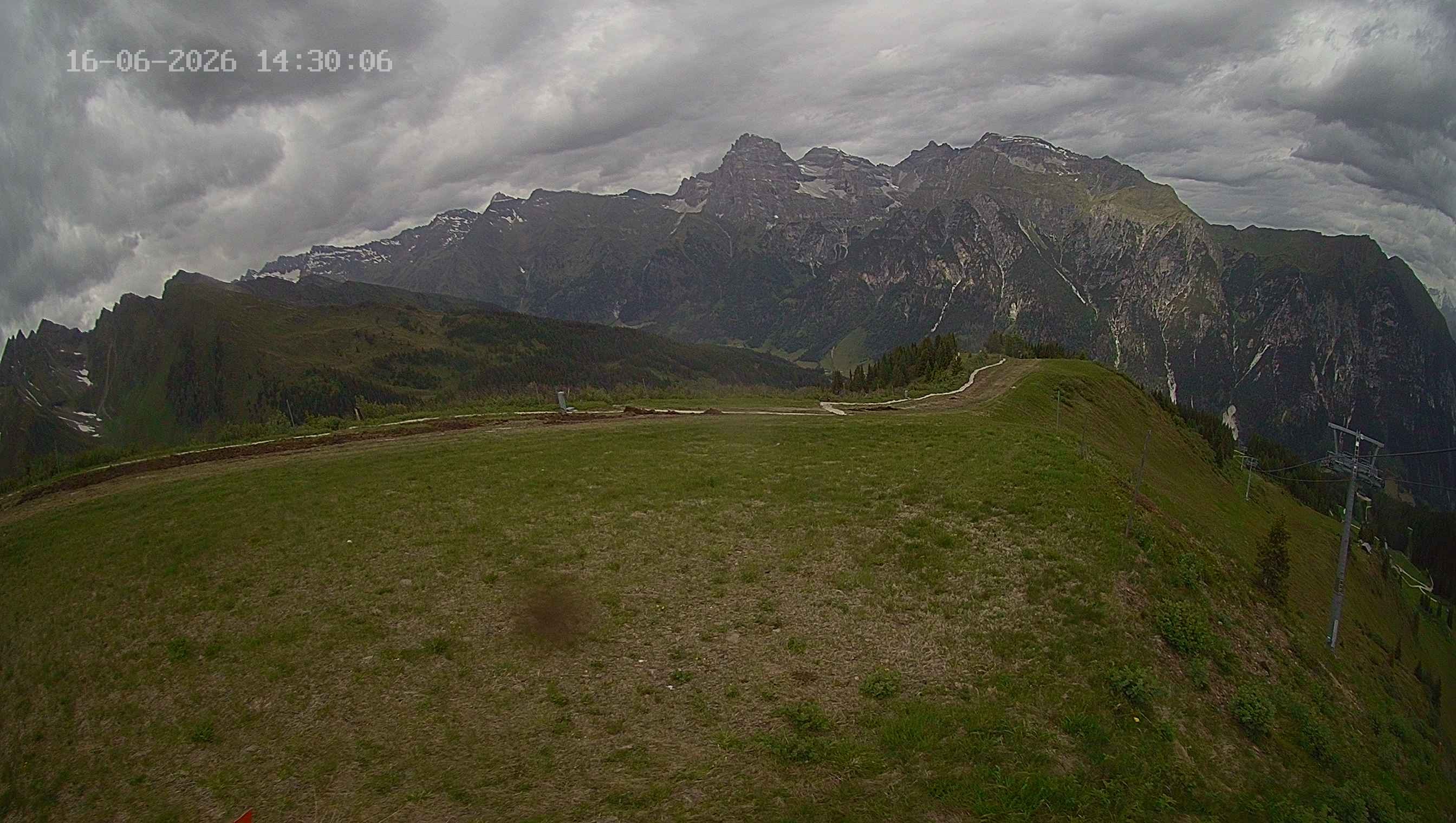Archiv Foto Webcam Ladurns: Blick von der Bergstation Wastenegg