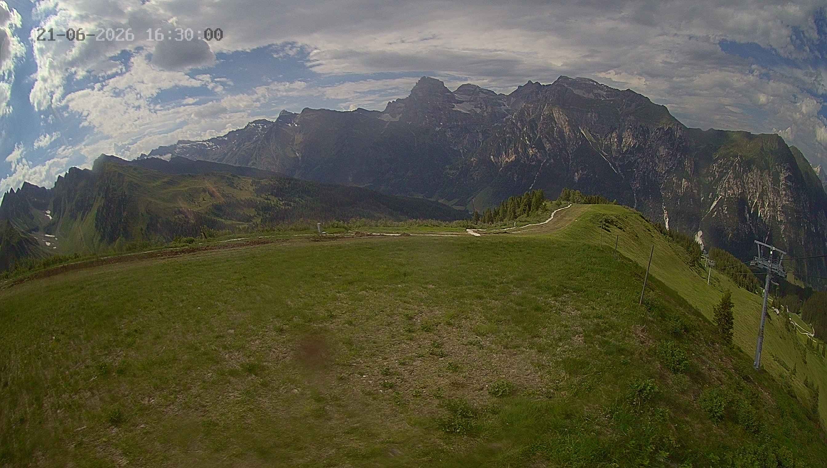 Archiv Foto Webcam Ladurns: Blick von der Bergstation Wastenegg