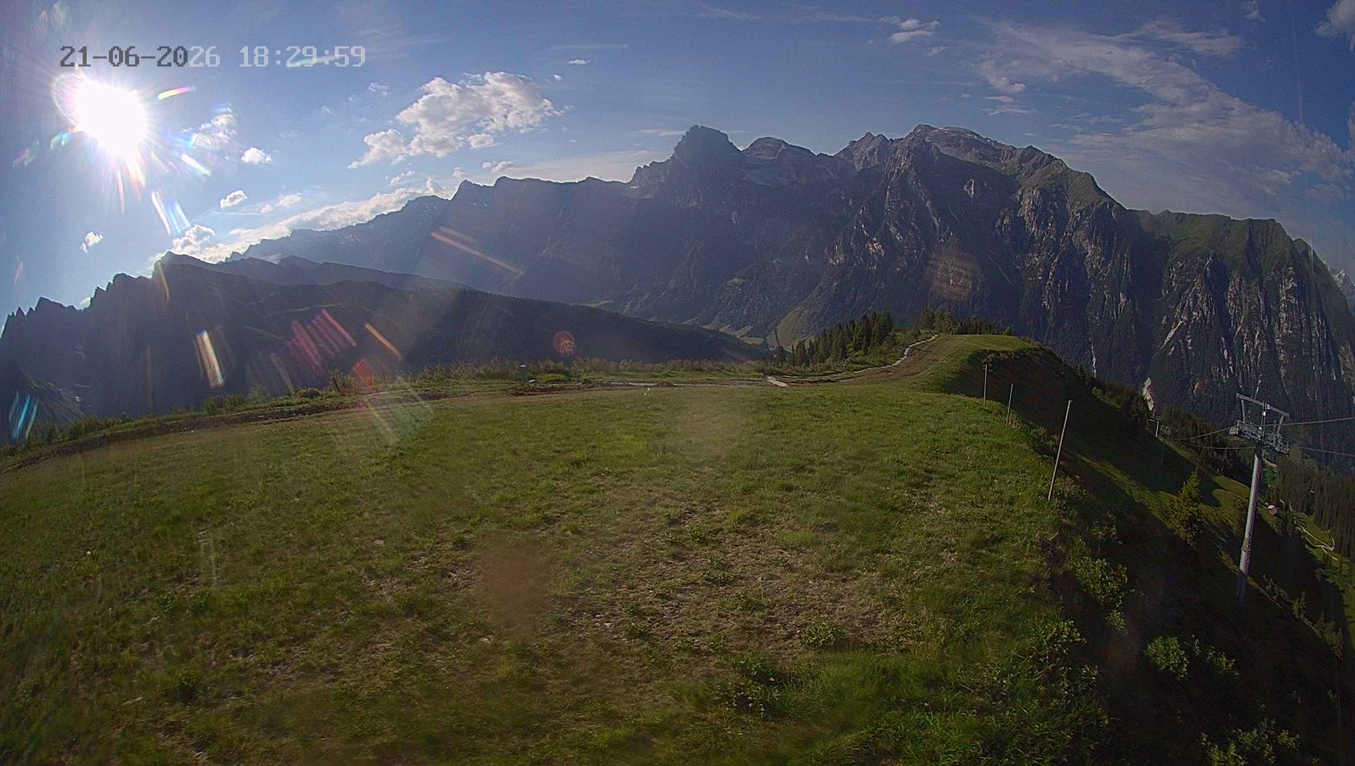 Archiv Foto Webcam Ladurns: Blick von der Bergstation Wastenegg