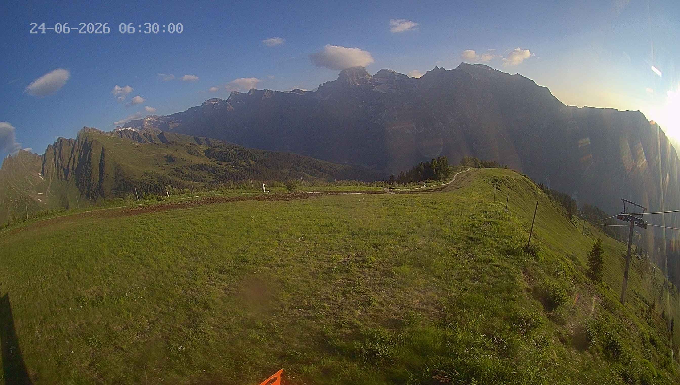 Archiv Foto Webcam Ladurns: Blick von der Bergstation Wastenegg