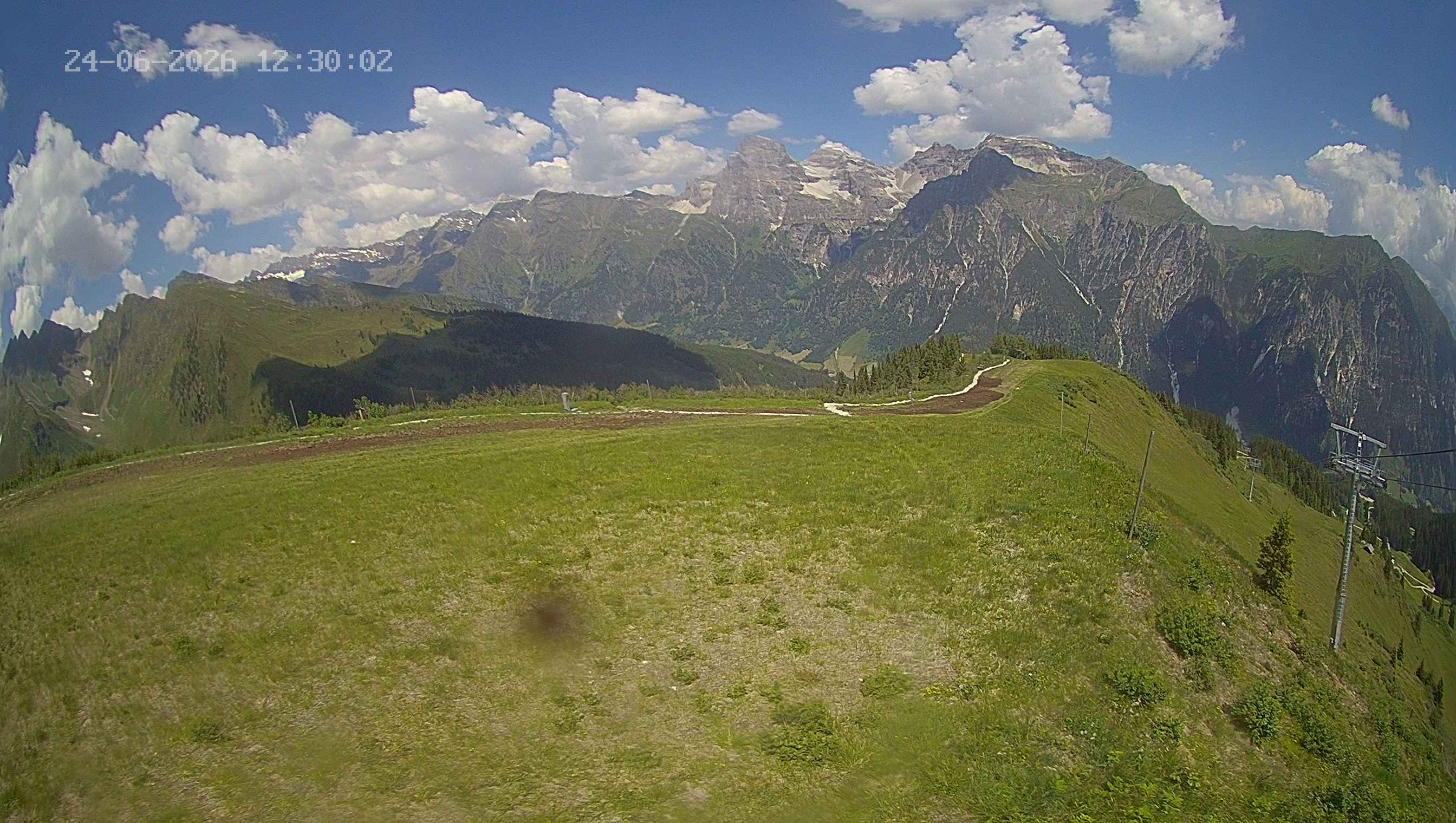 Archiv Foto Webcam Ladurns: Blick von der Bergstation Wastenegg