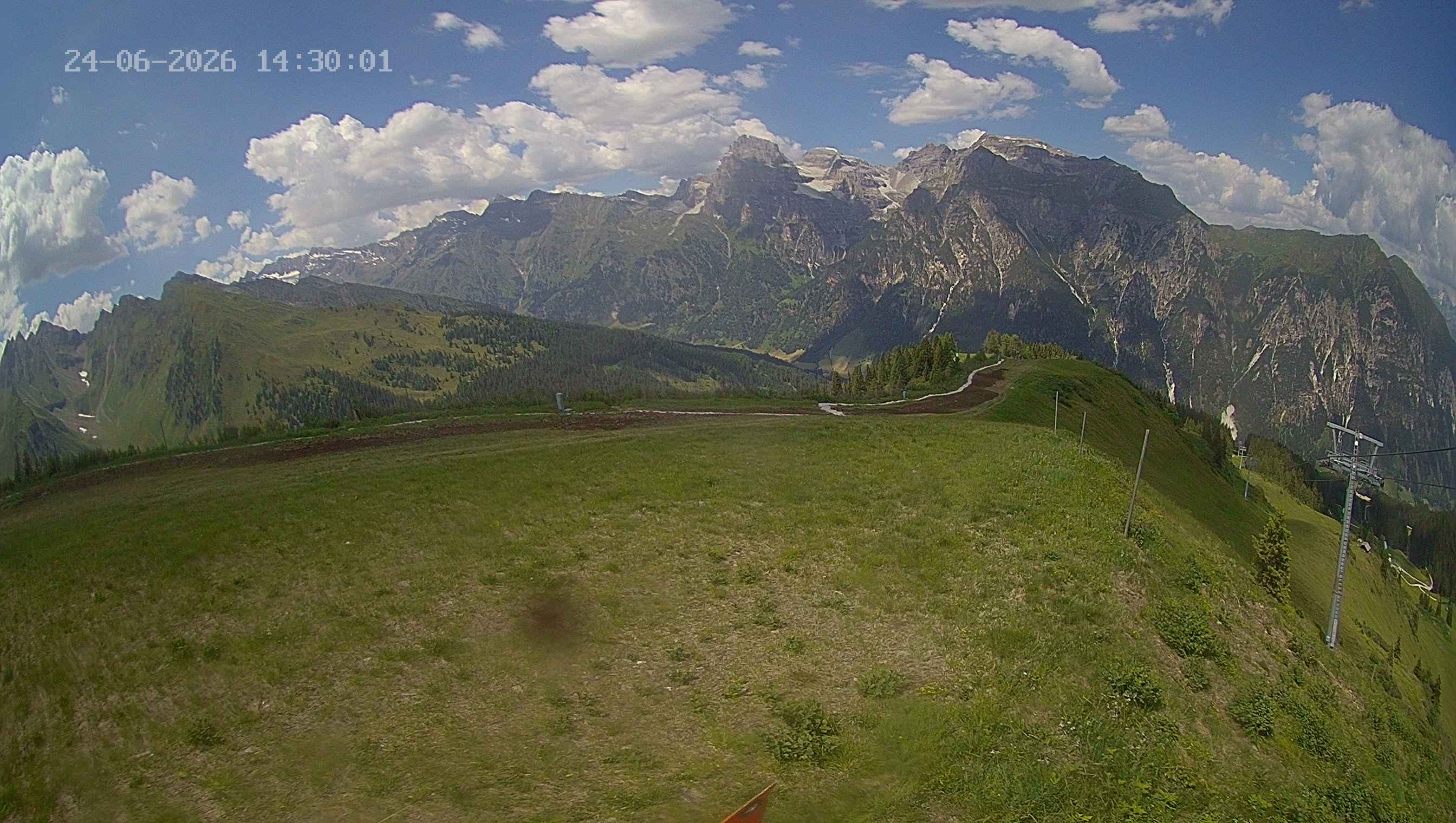 Archiv Foto Webcam Ladurns: Blick von der Bergstation Wastenegg
