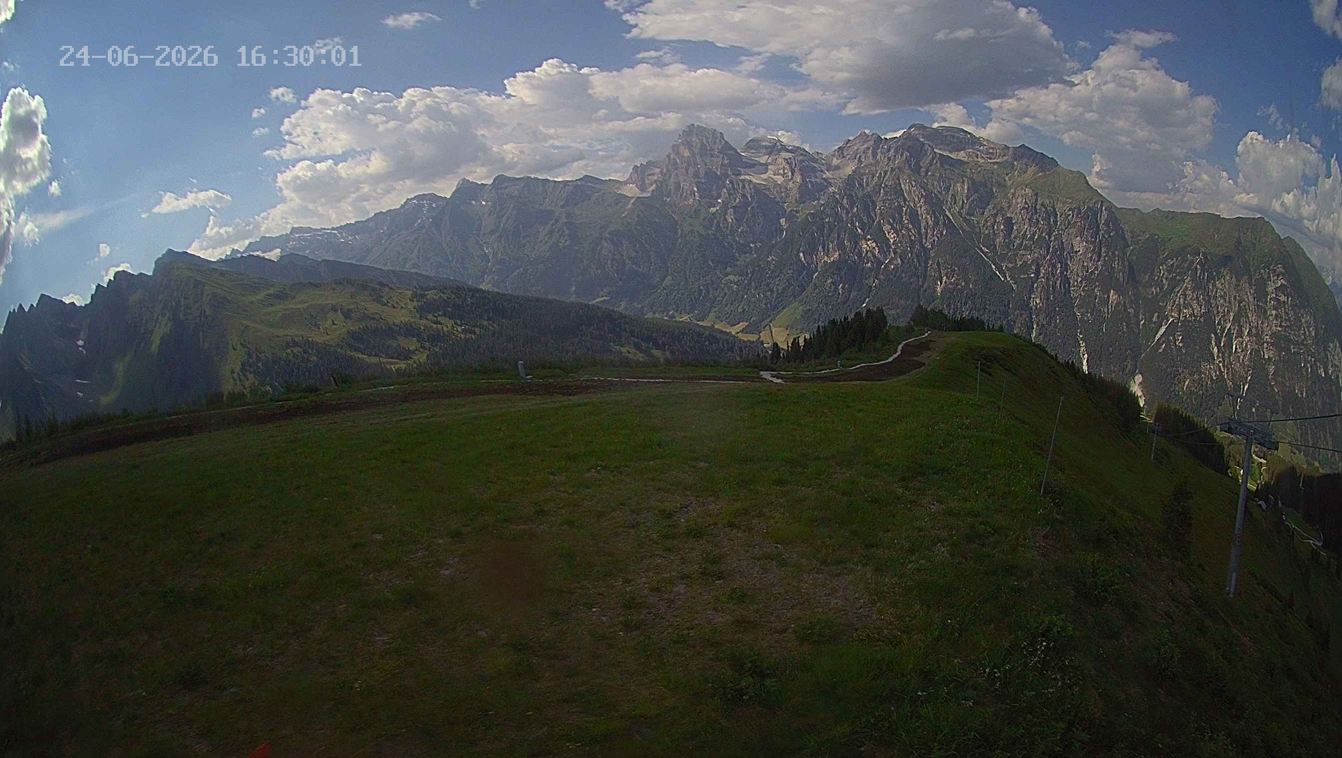 Archiv Foto Webcam Ladurns: Blick von der Bergstation Wastenegg