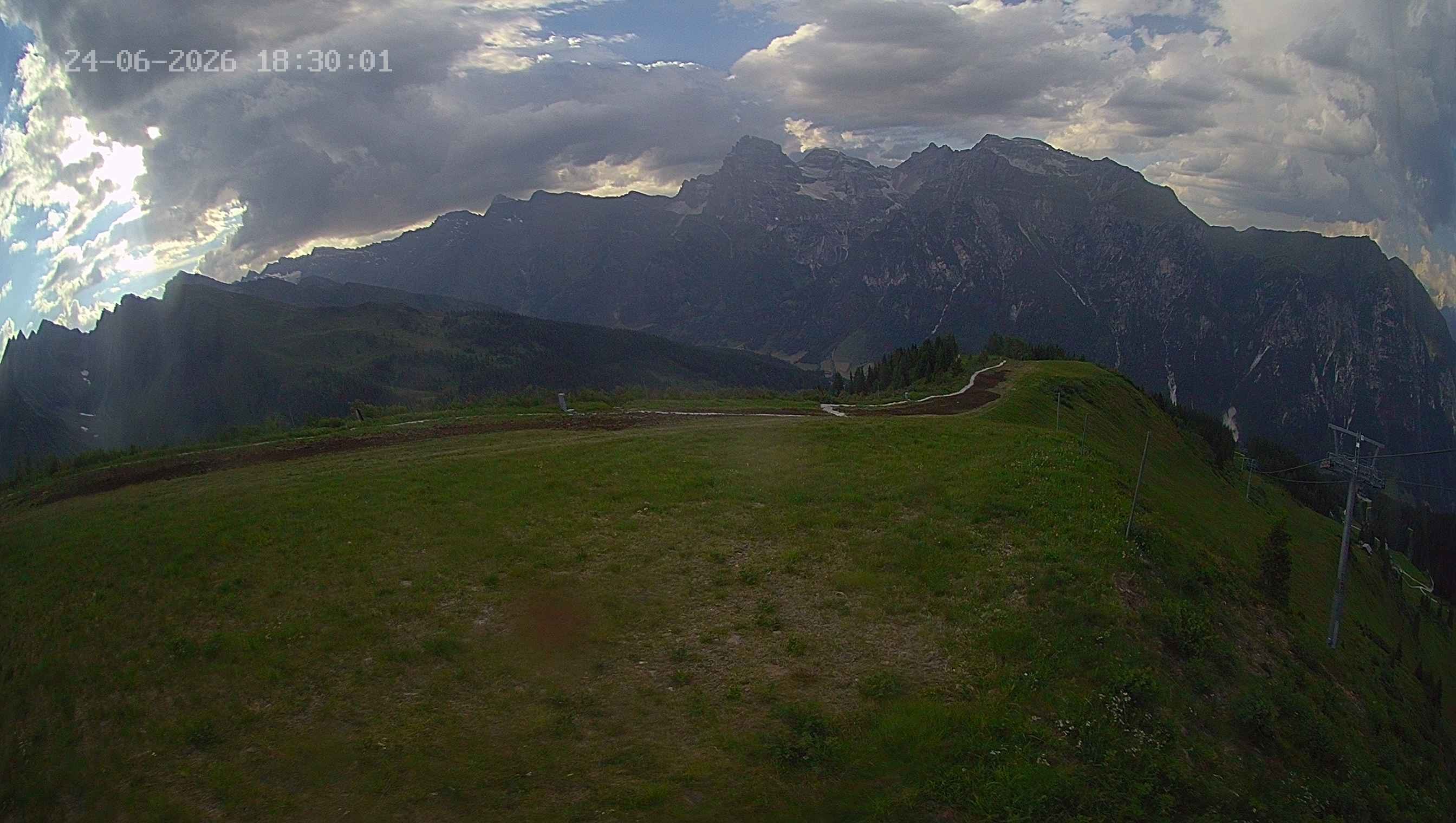 Archiv Foto Webcam Ladurns: Blick von der Bergstation Wastenegg