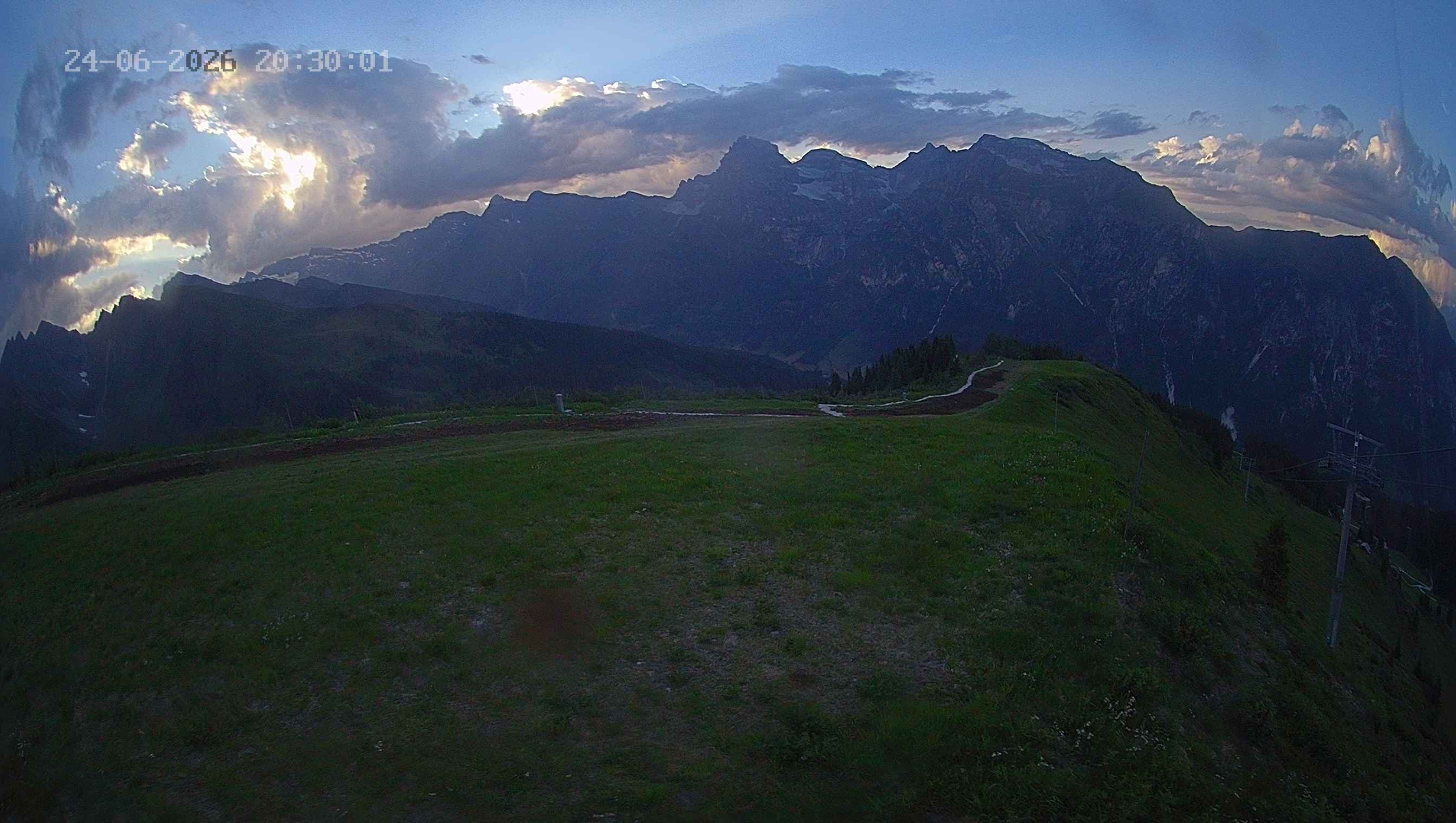 Archiv Foto Webcam Ladurns: Blick von der Bergstation Wastenegg