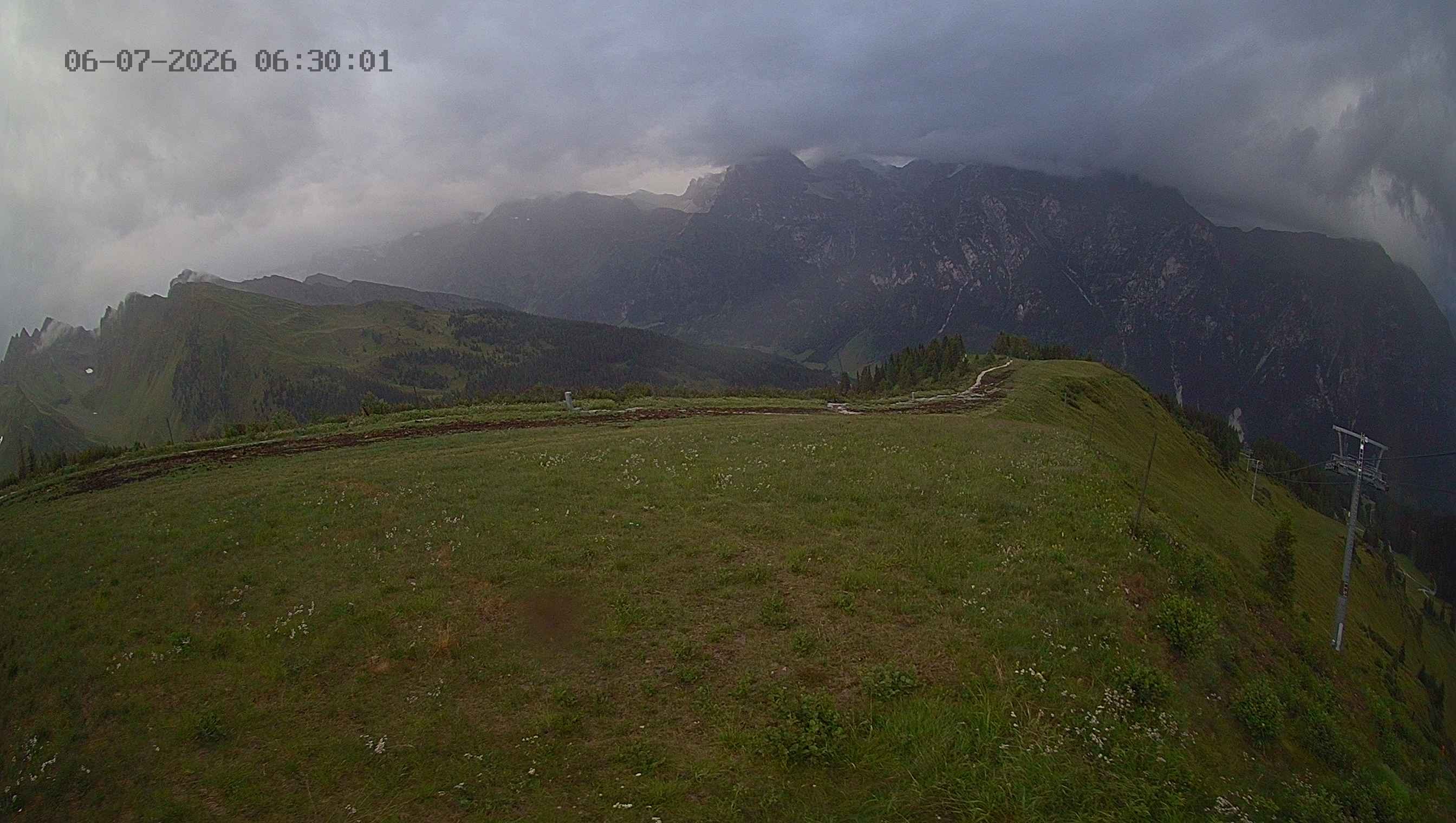 Archiv Foto Webcam Ladurns: Blick von der Bergstation Wastenegg