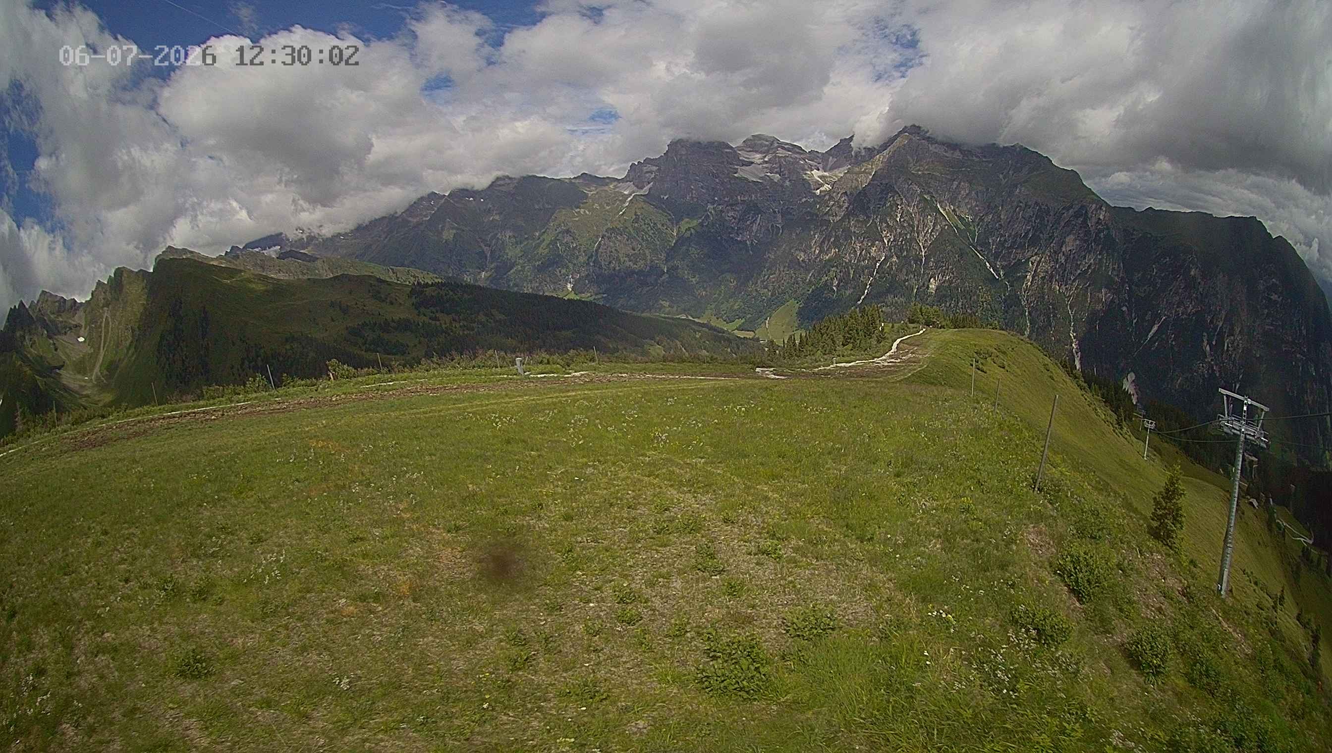 Archiv Foto Webcam Ladurns: Blick von der Bergstation Wastenegg