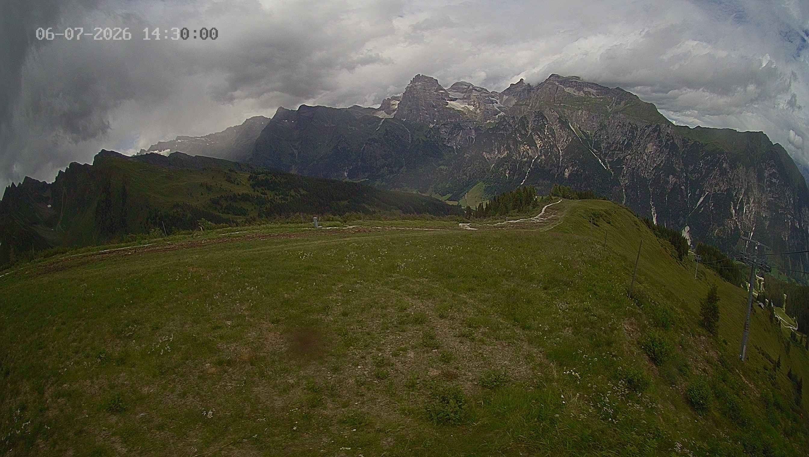 Archiv Foto Webcam Ladurns: Blick von der Bergstation Wastenegg
