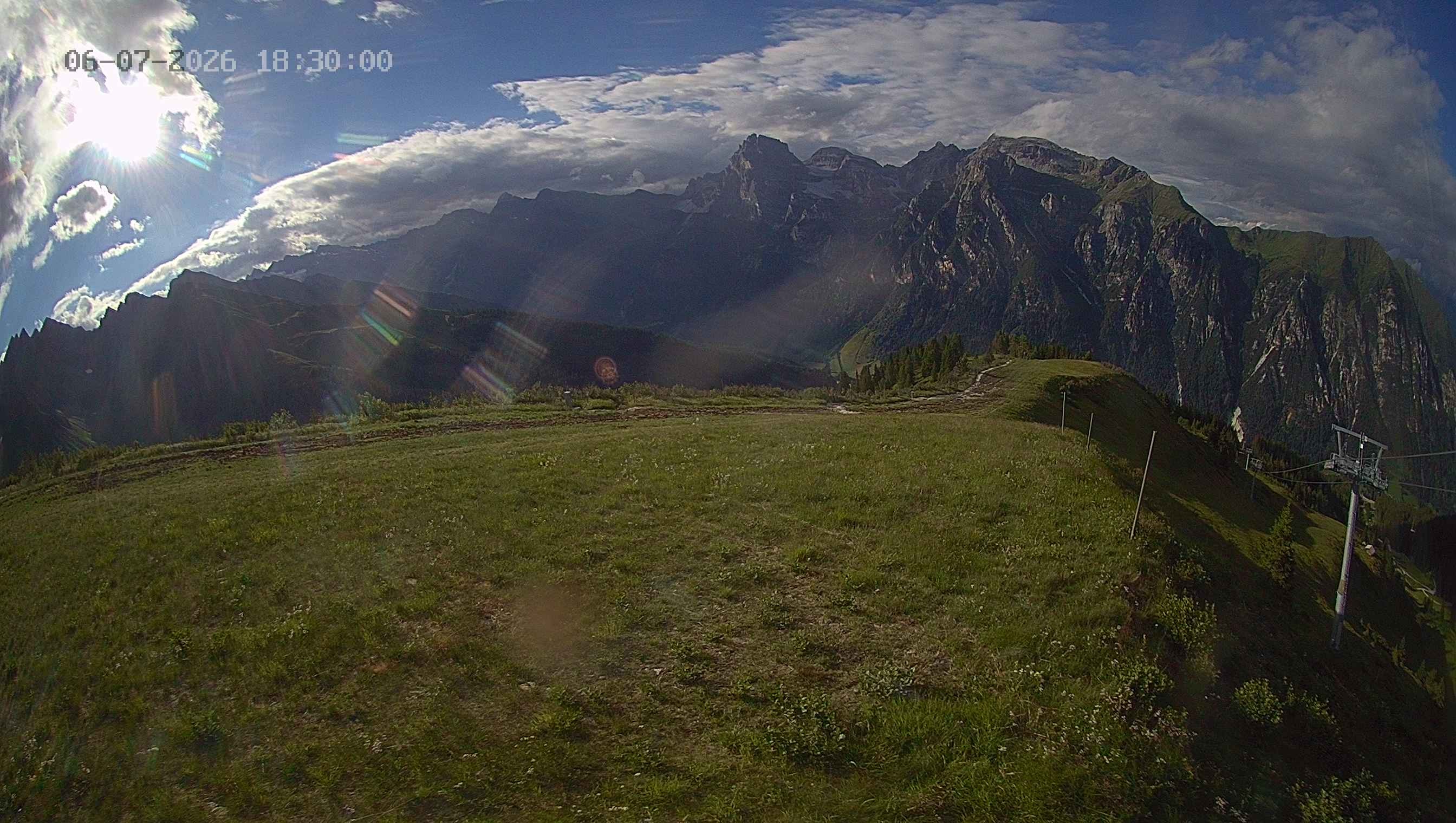 Archiv Foto Webcam Ladurns: Blick von der Bergstation Wastenegg
