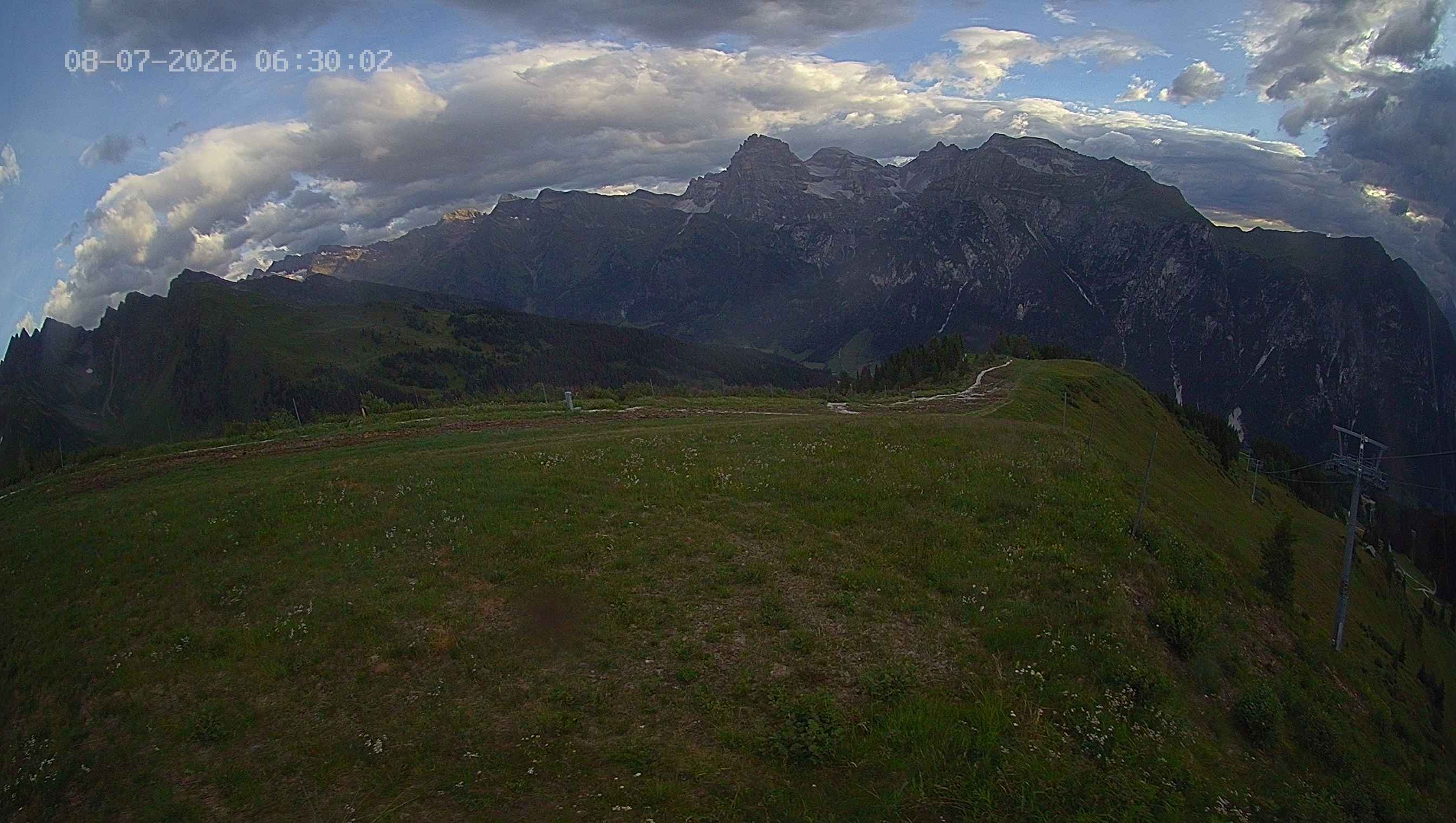 Archiv Foto Webcam Ladurns: Blick von der Bergstation Wastenegg