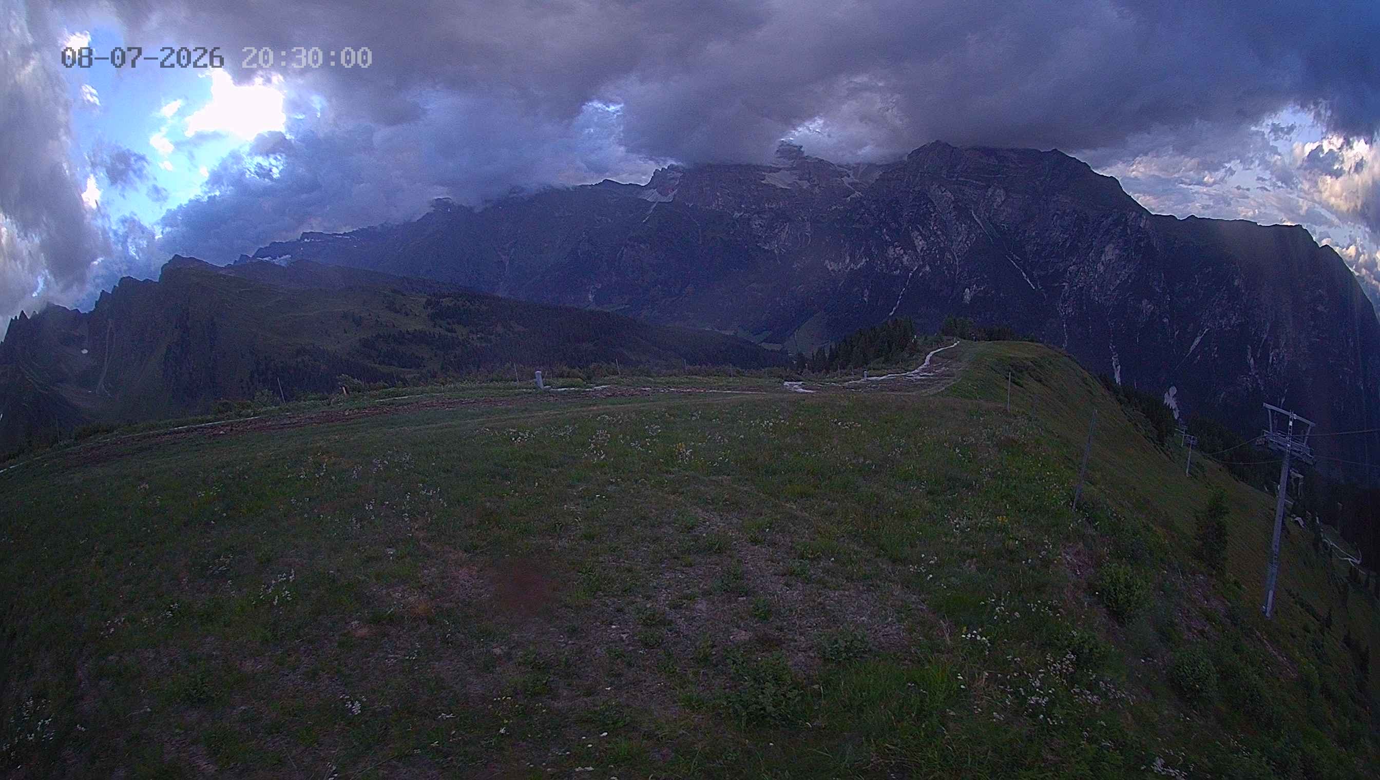 Archiv Foto Webcam Ladurns: Blick von der Bergstation Wastenegg