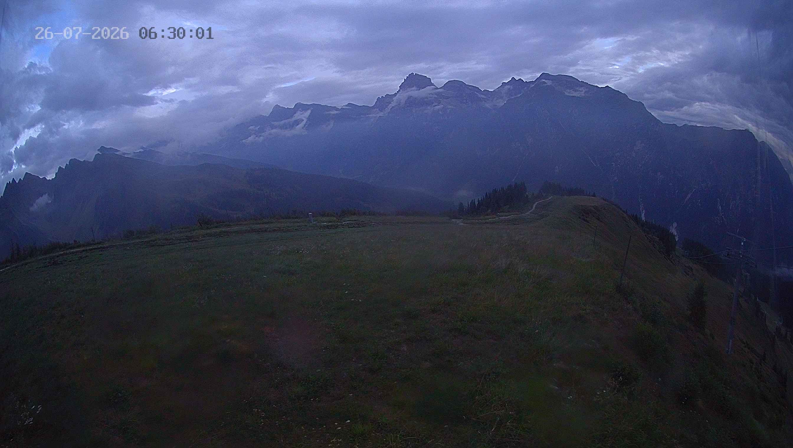 Archiv Foto Webcam Ladurns: Blick von der Bergstation Wastenegg