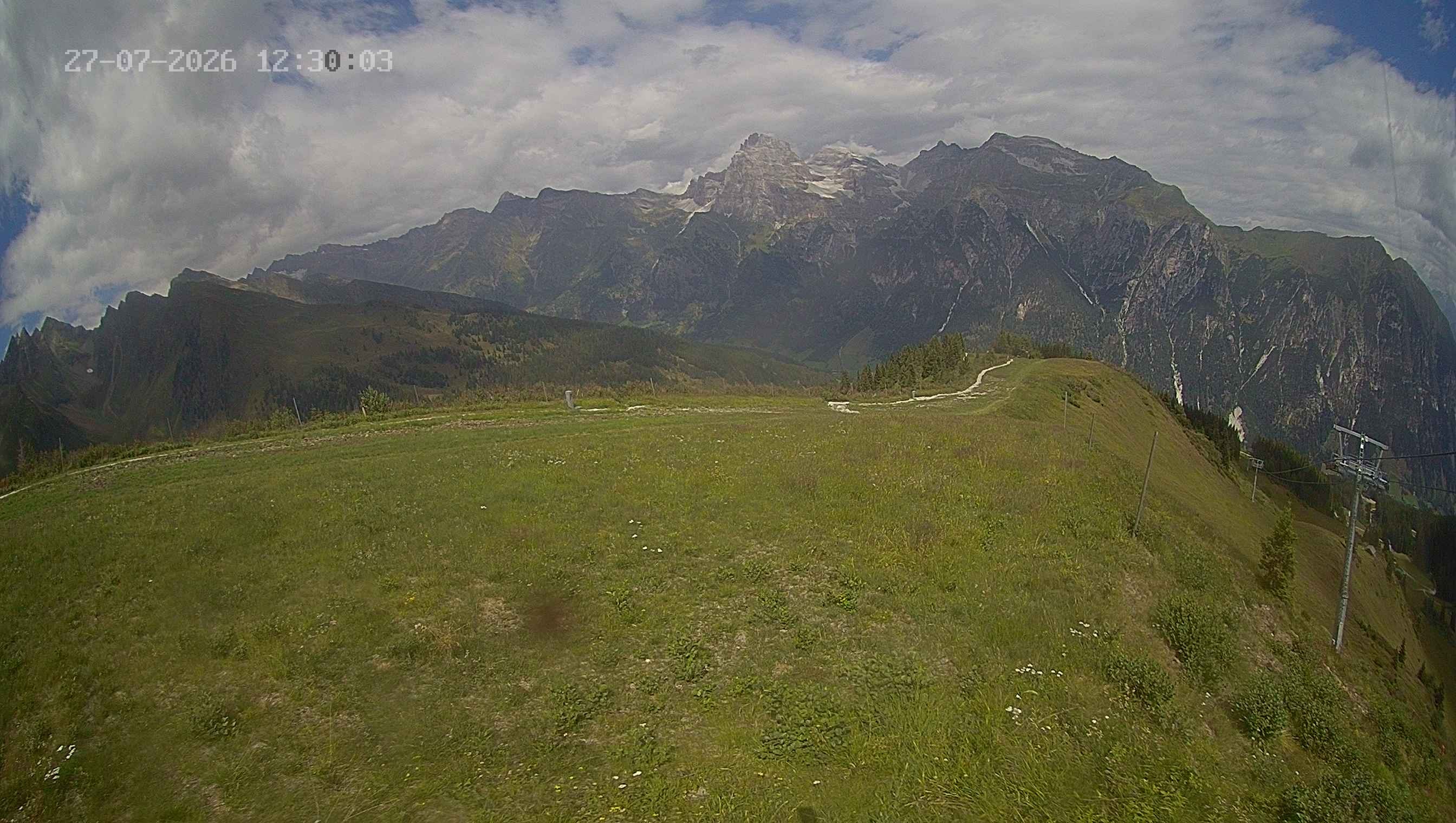Archiv Foto Webcam Ladurns: Blick von der Bergstation Wastenegg