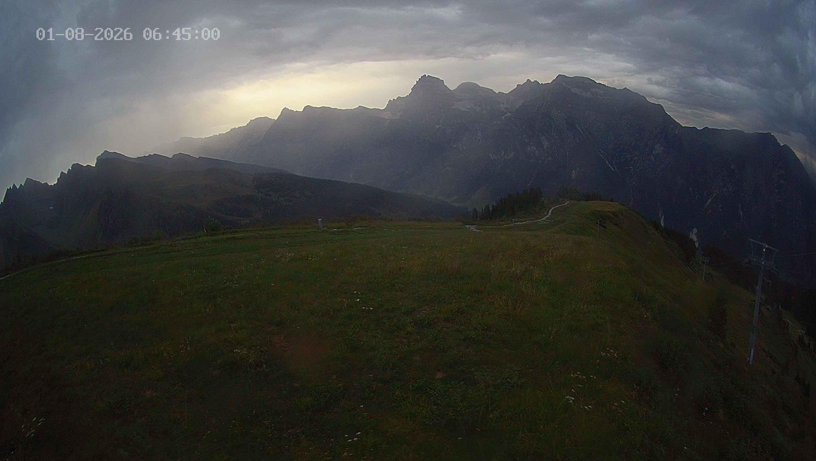 Archiv Foto Webcam Ladurns: Blick von der Bergstation Wastenegg