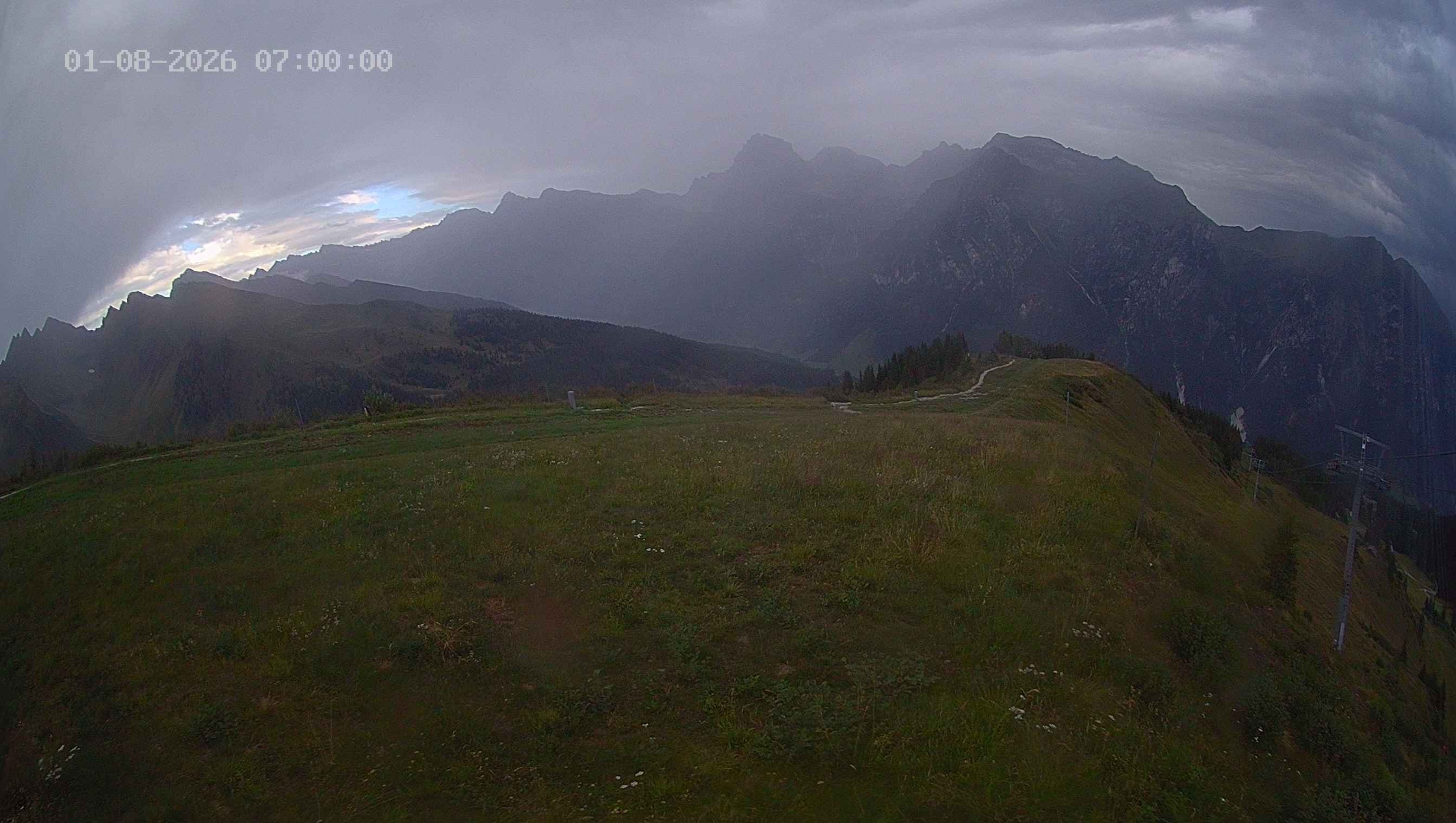Archiv Foto Webcam Ladurns: Blick von der Bergstation Wastenegg