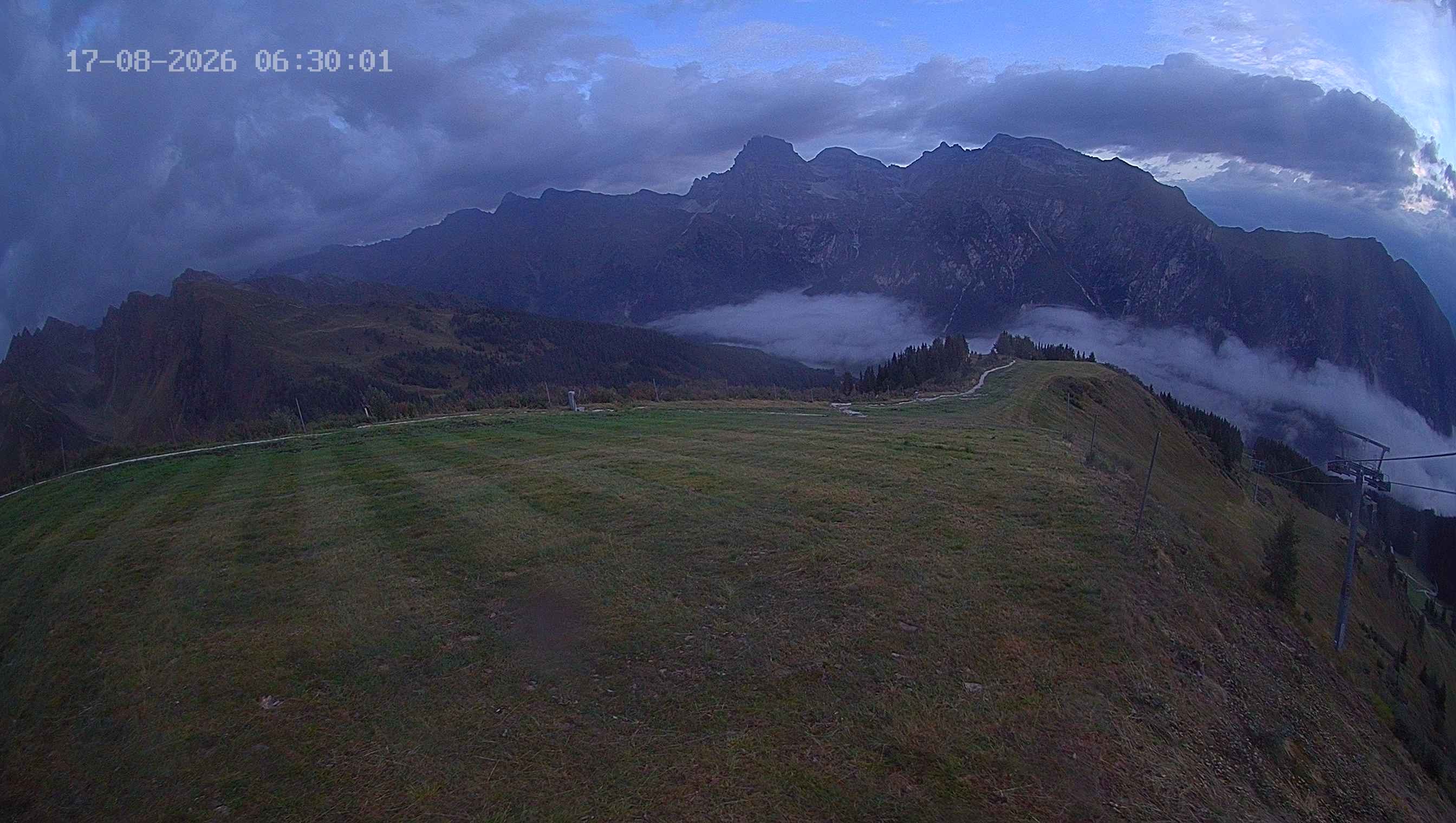 Archiv Foto Webcam Ladurns: Blick von der Bergstation Wastenegg