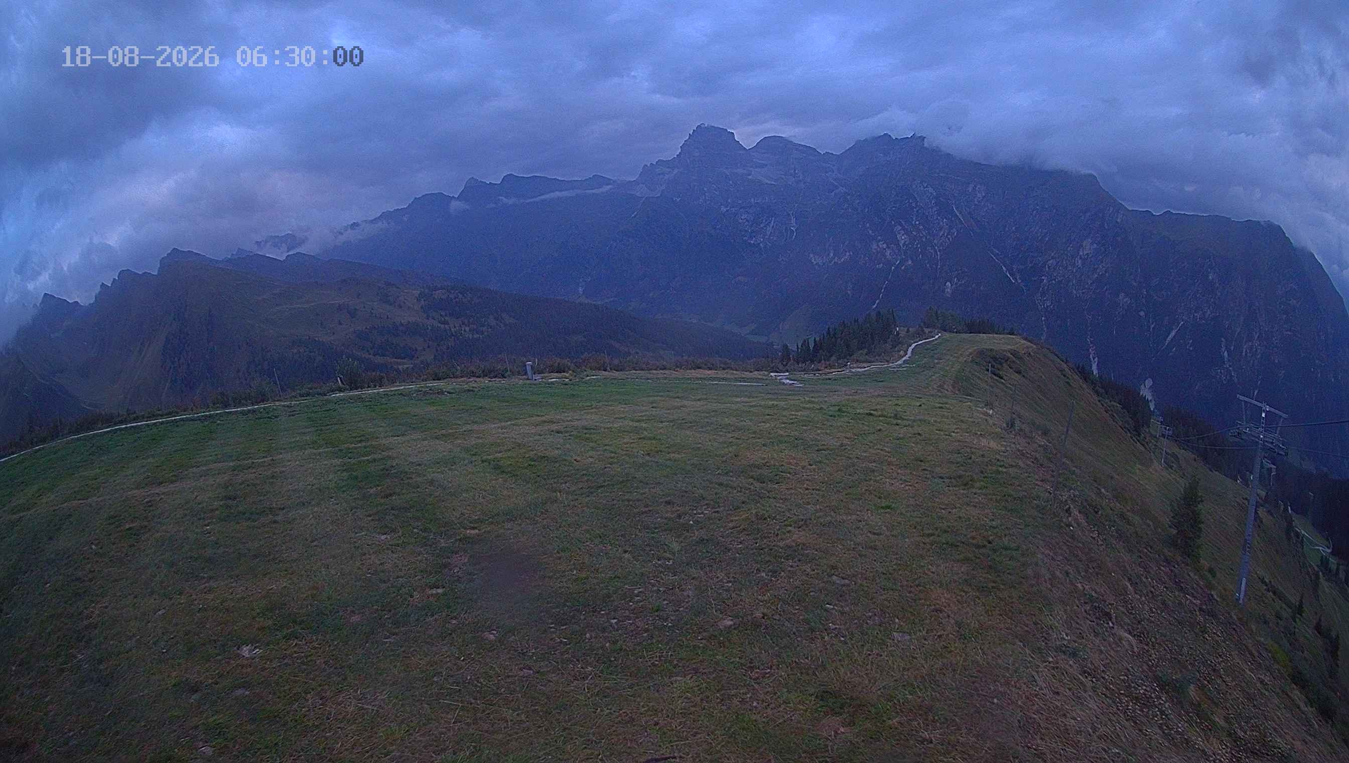 Archiv Foto Webcam Ladurns: Blick von der Bergstation Wastenegg