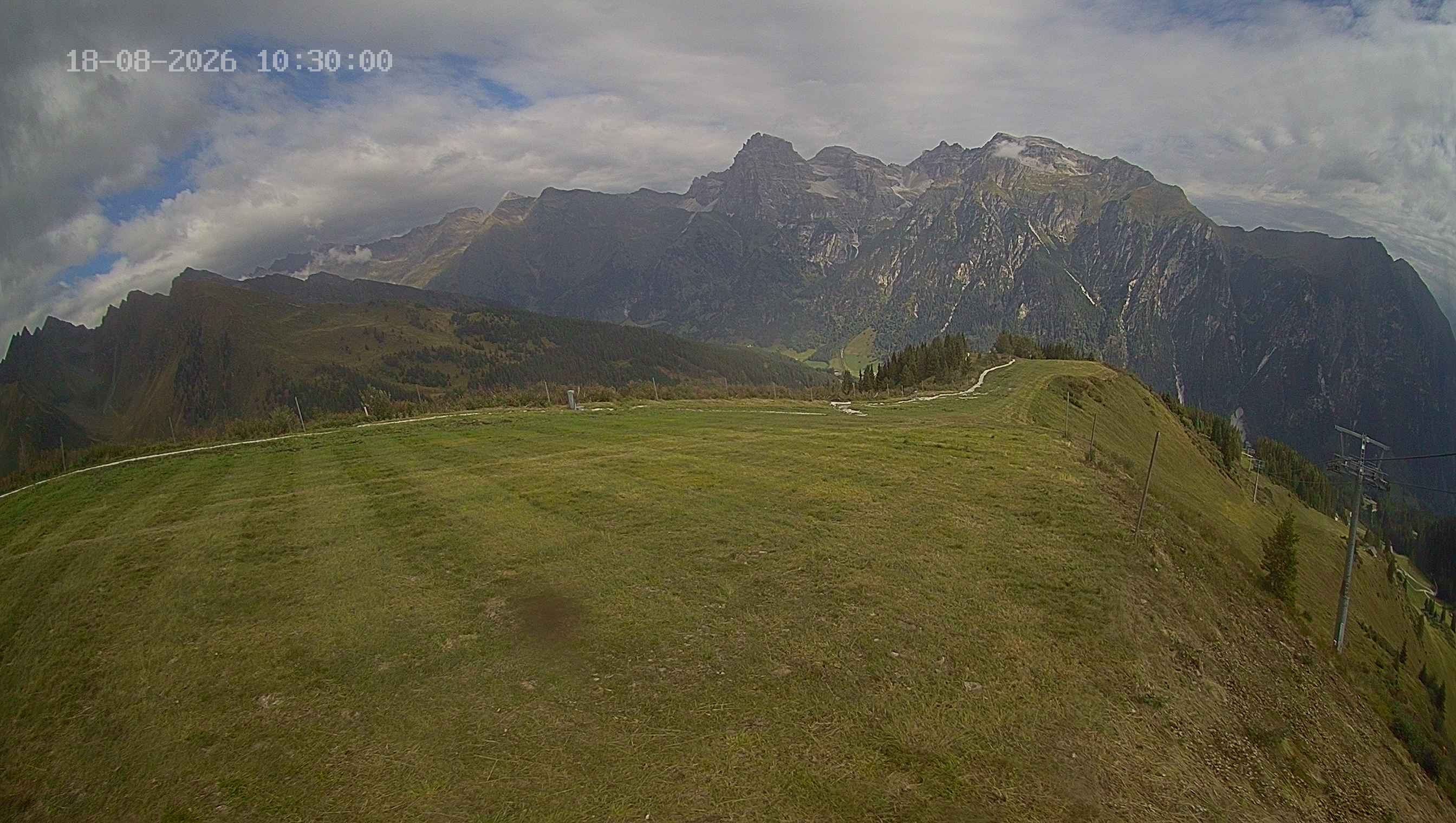 Archiv Foto Webcam Ladurns: Blick von der Bergstation Wastenegg