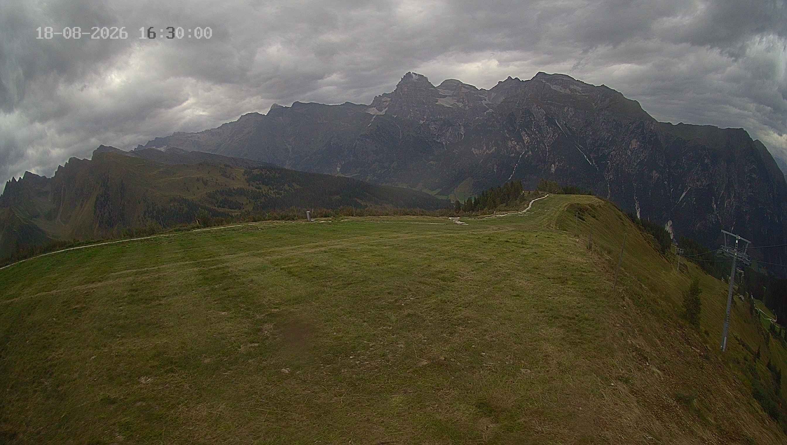 Archiv Foto Webcam Ladurns: Blick von der Bergstation Wastenegg