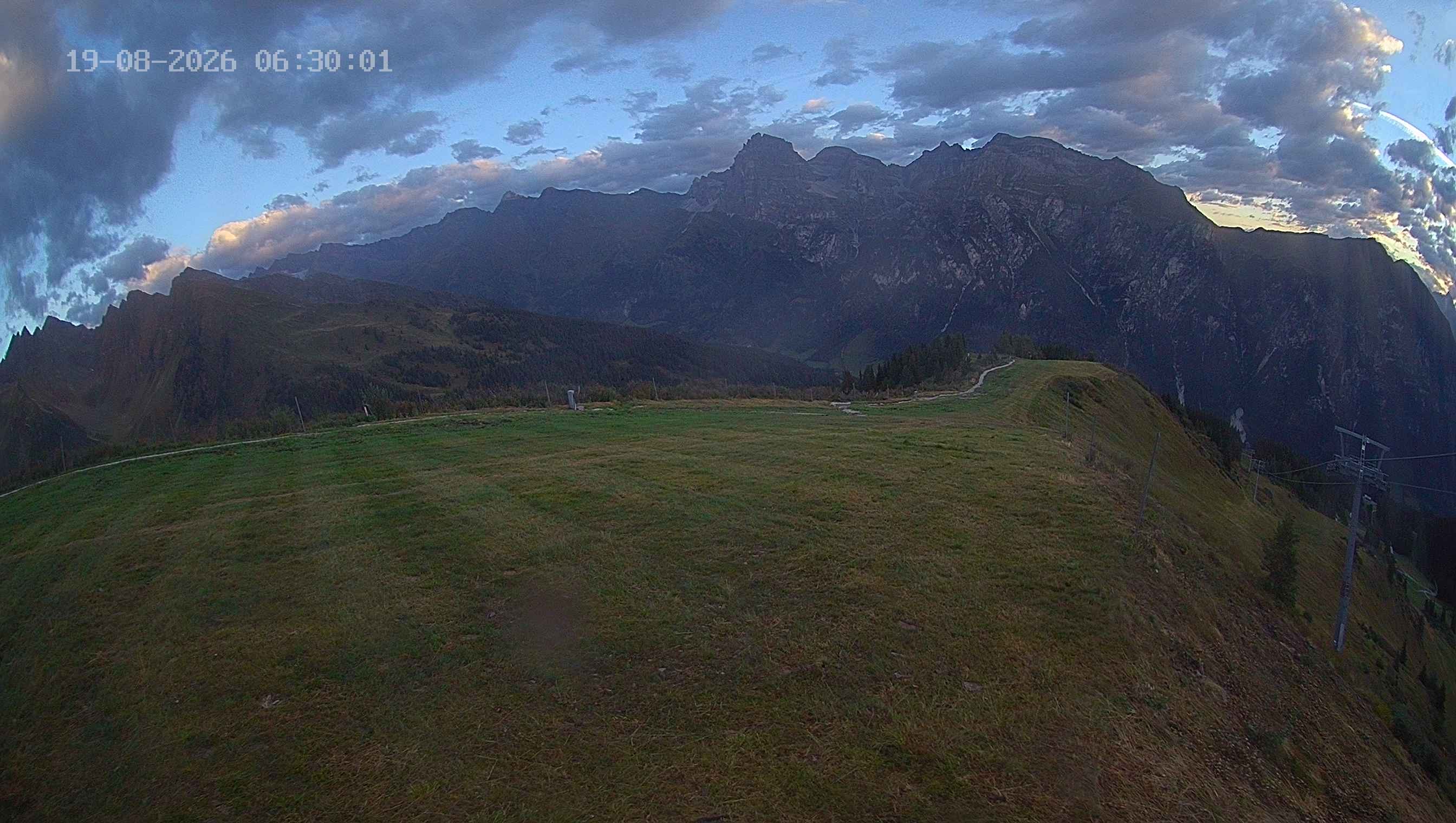 Archiv Foto Webcam Ladurns: Blick von der Bergstation Wastenegg
