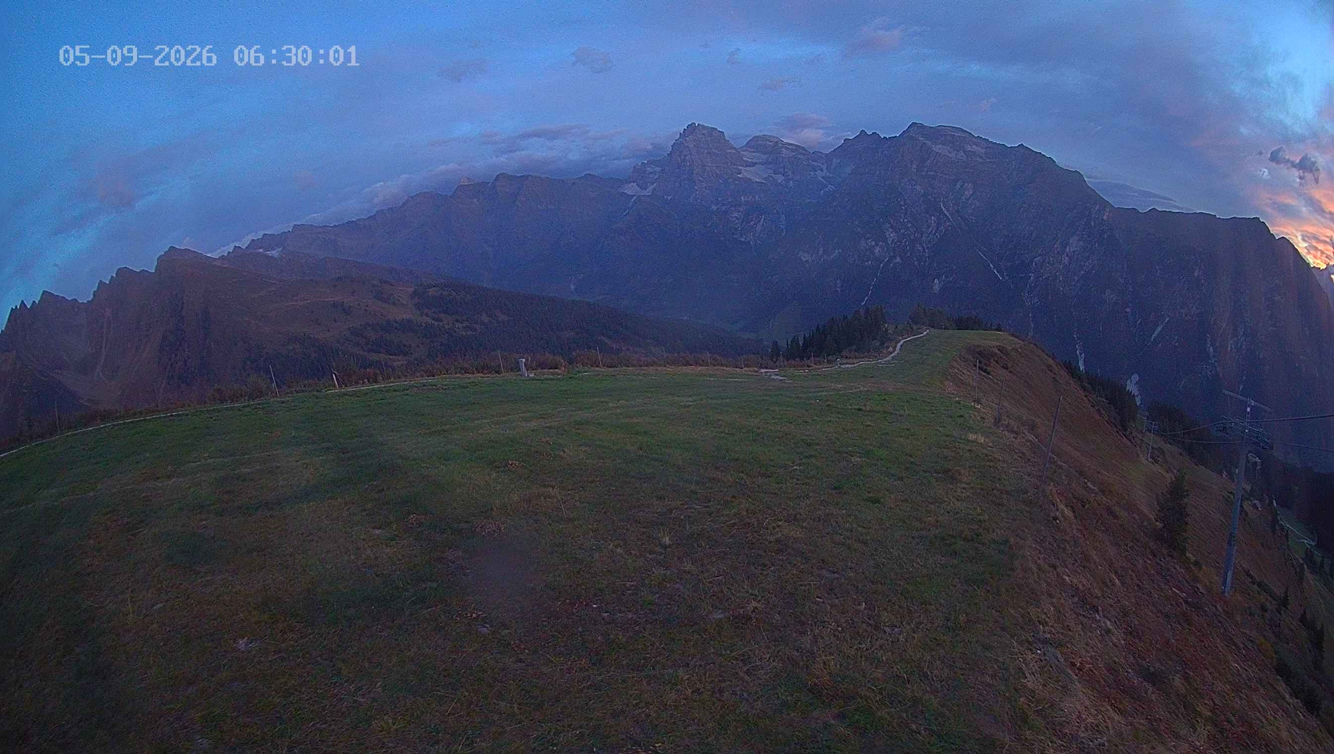 Archiv Foto Webcam Ladurns: Blick von der Bergstation Wastenegg
