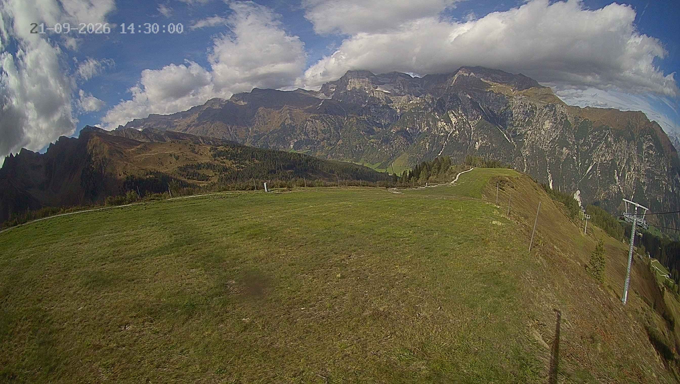 Archiv Foto Webcam Ladurns: Blick von der Bergstation Wastenegg