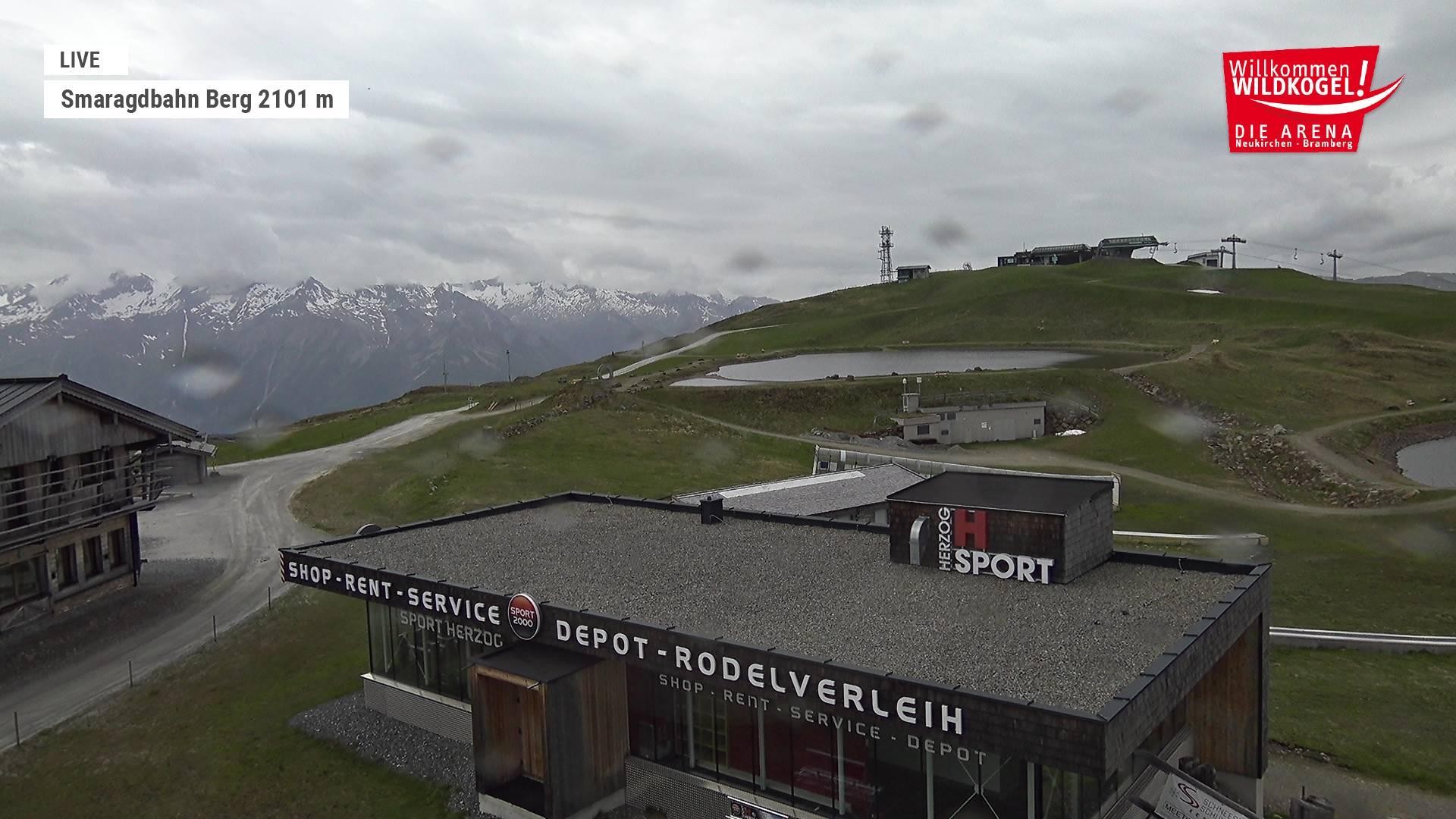 Archived image Webcam Top station Smaragdbahn gondola