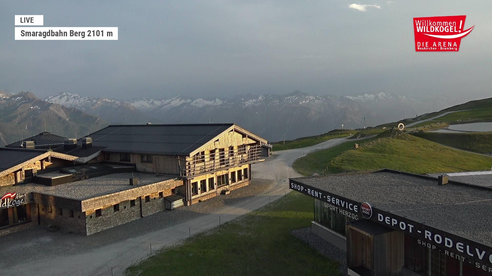 Archived image Webcam Top station Smaragdbahn gondola