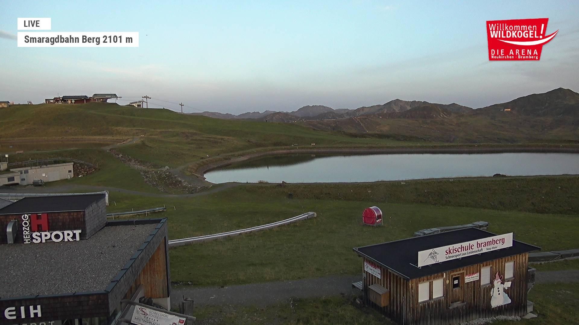 Archived image Webcam Top station Smaragdbahn gondola