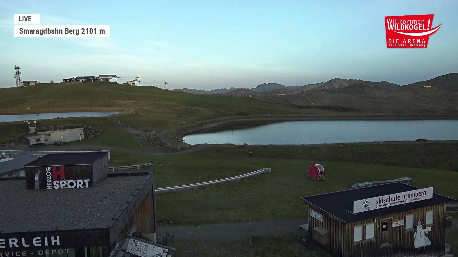 Archived image Webcam Top station Smaragdbahn gondola