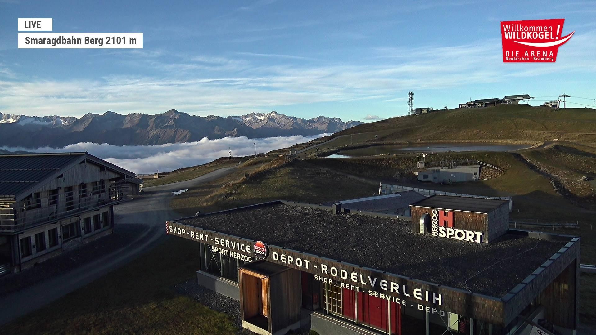 Archived image Webcam Top station Smaragdbahn gondola