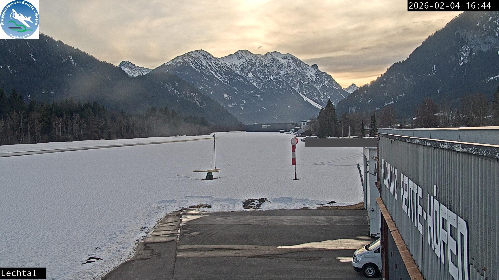 Archived image Webcam Hoefen airport, Tyrol