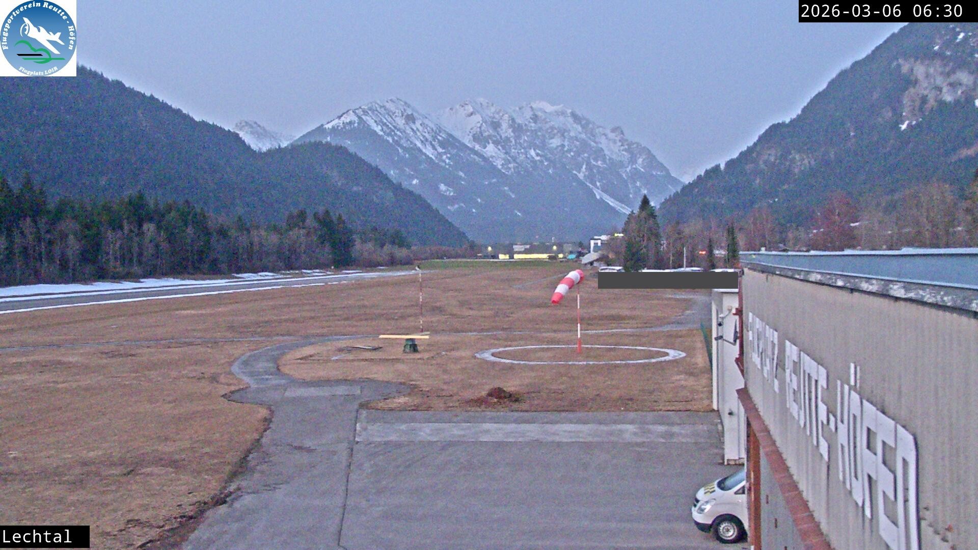Archiv Foto Webcam Flugplatz Höfen, Tirol