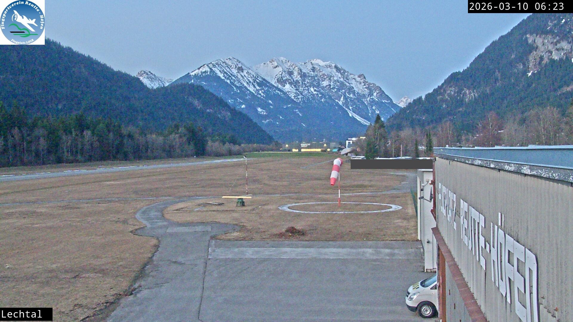 Archived image Webcam Hoefen airport, Tyrol