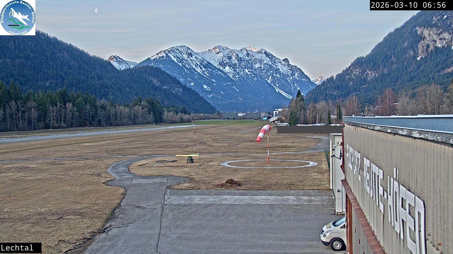 Archived image Webcam Hoefen airport, Tyrol