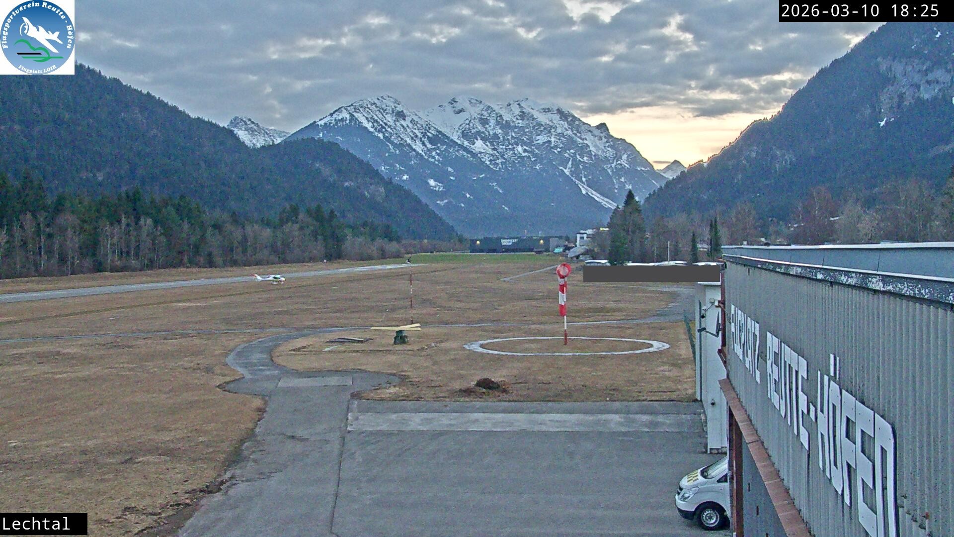 Archived image Webcam Hoefen airport, Tyrol